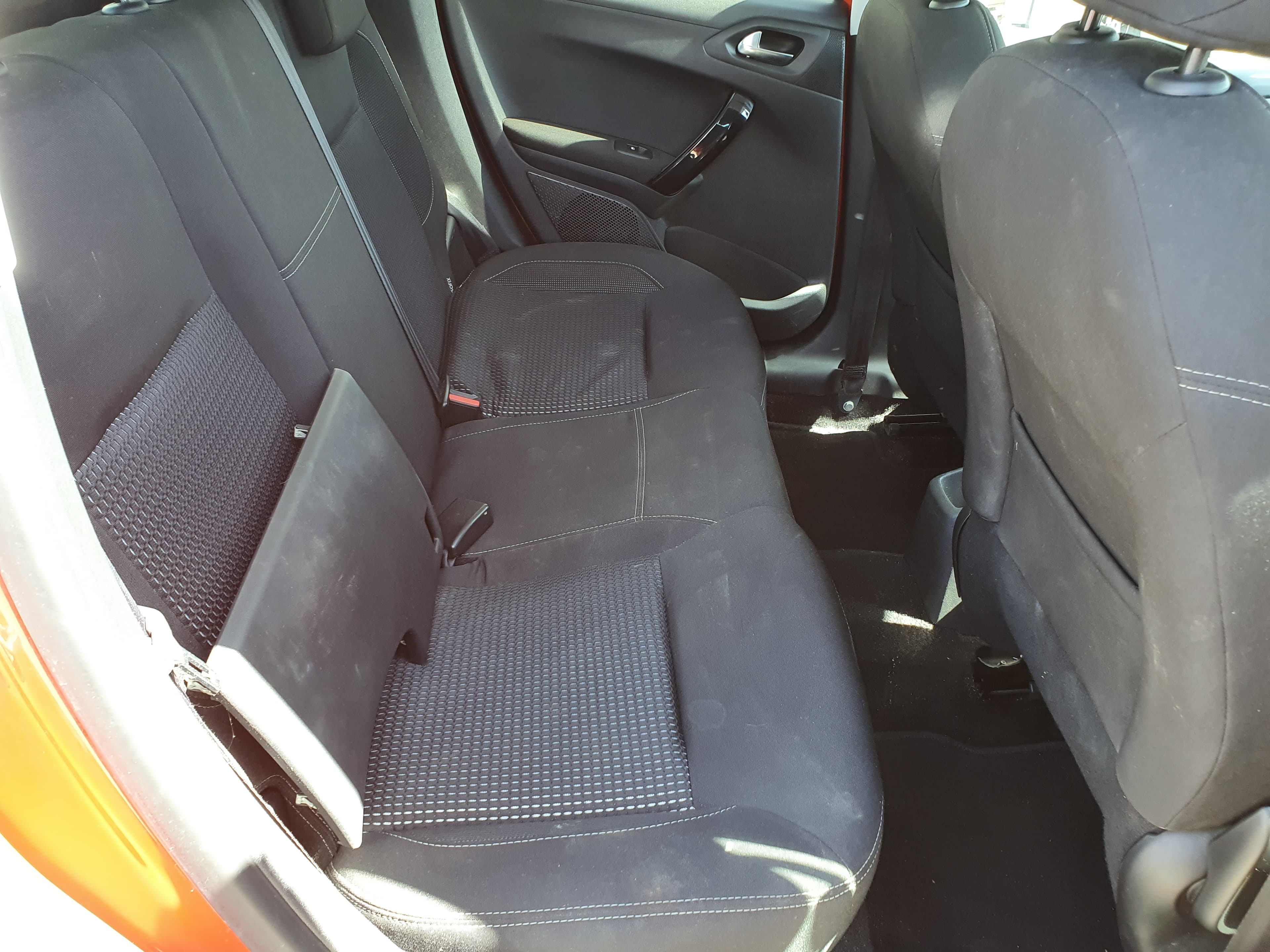 Peugeot 208 1.2 · Ano 2015 — image 35