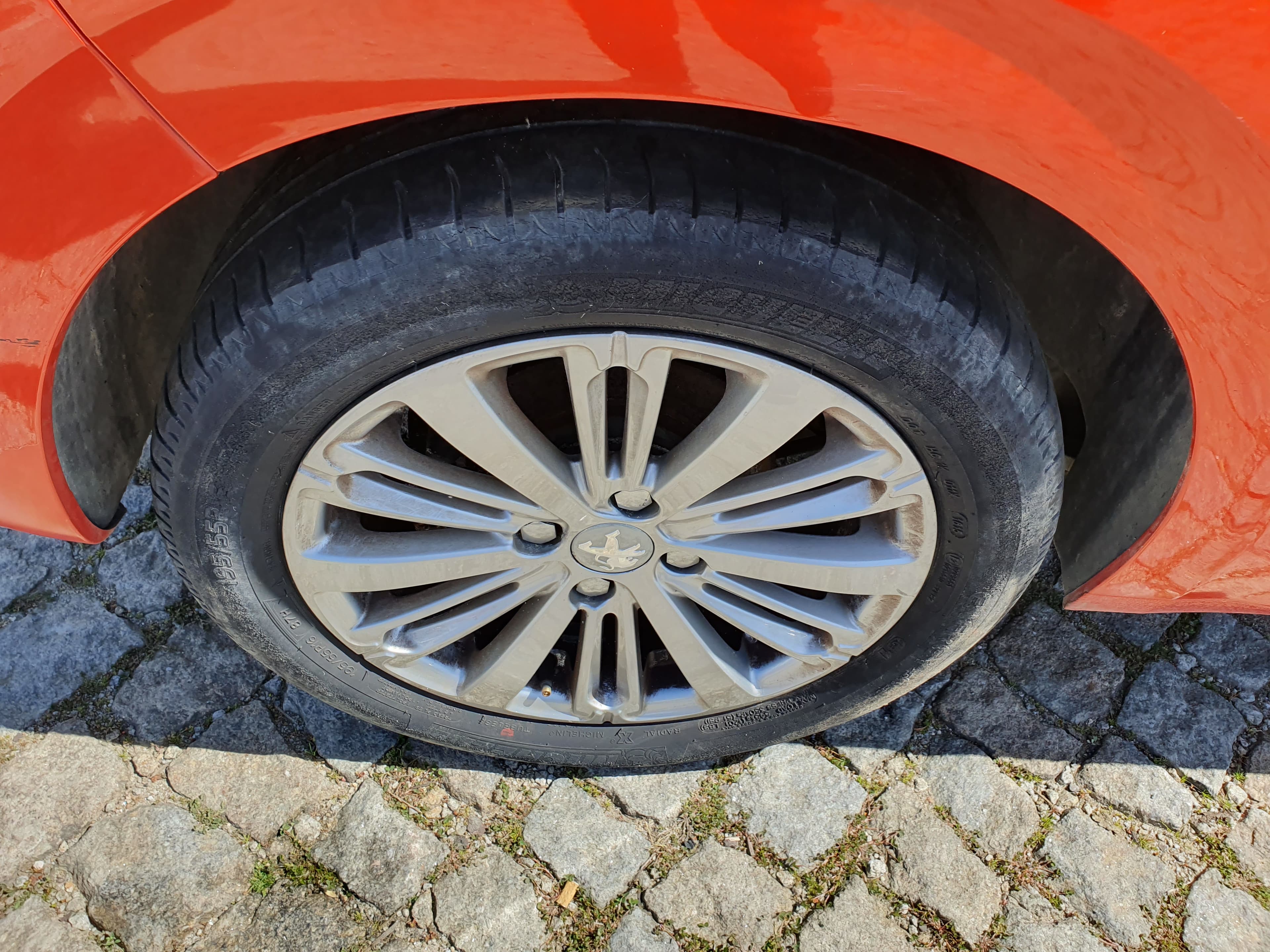Peugeot 208 1.2 · Ano 2015 — image 20