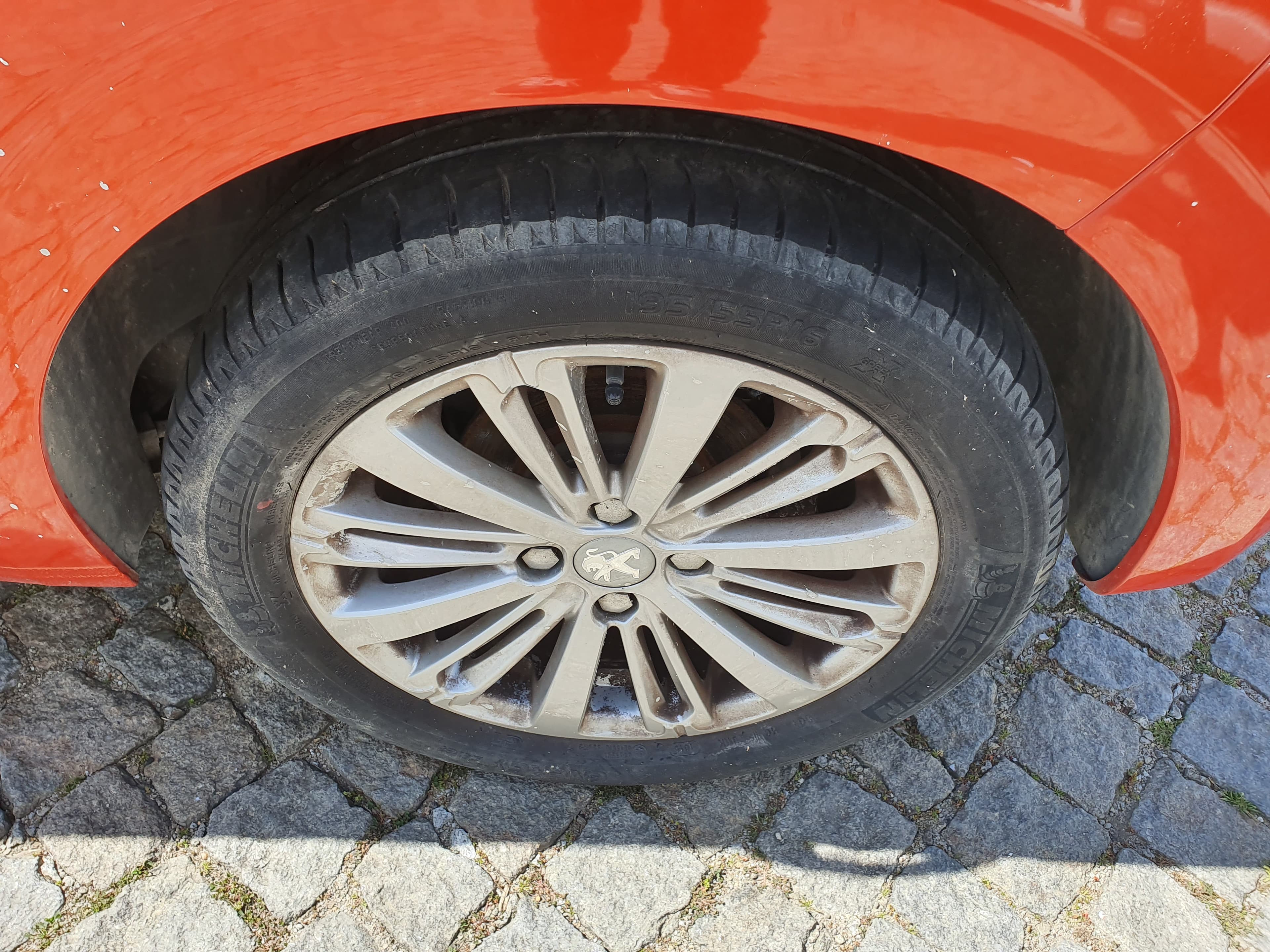 Peugeot 208 1.2 · Ano 2015 — image 22
