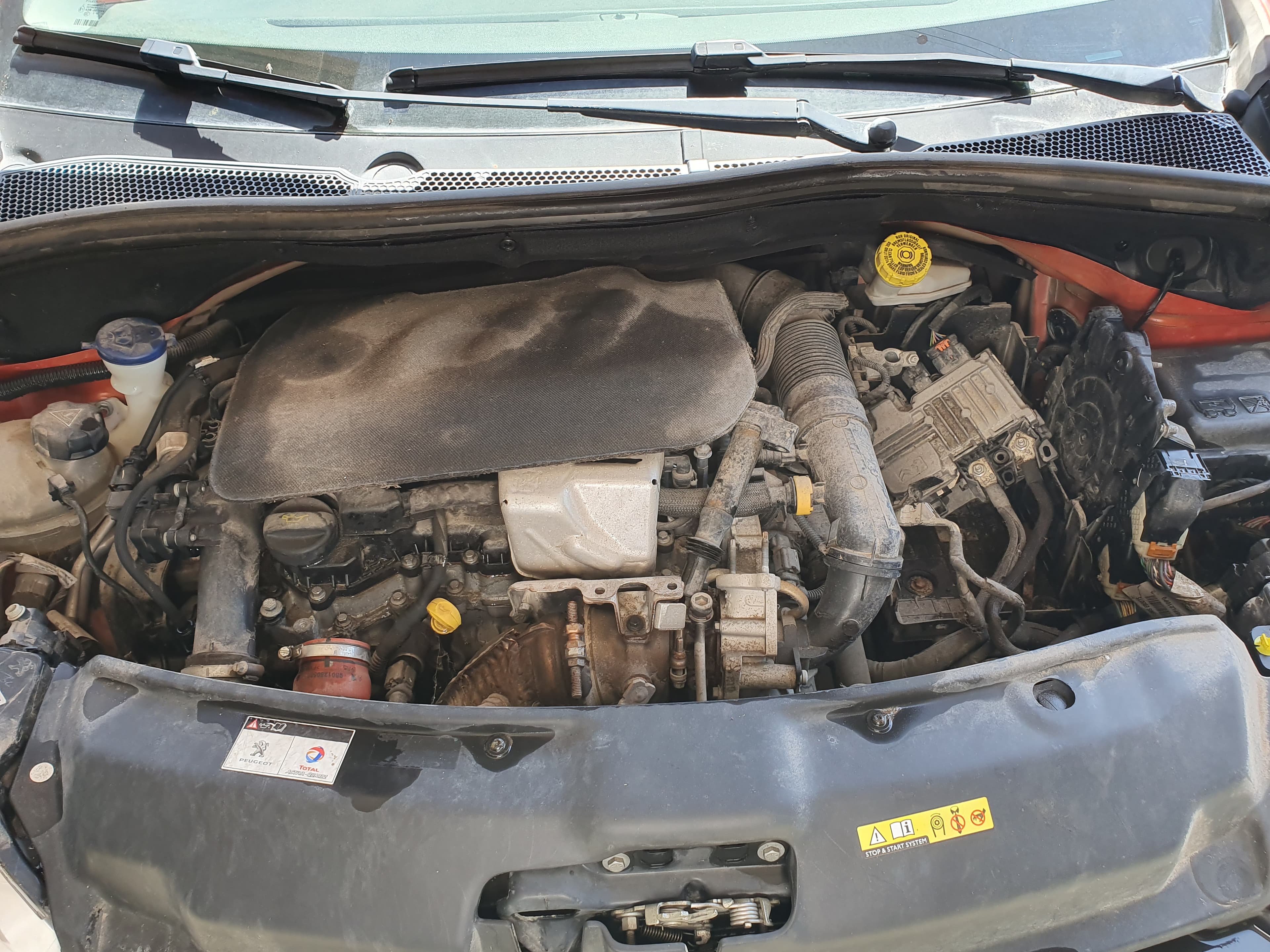 Peugeot 208 1.2 · Ano 2015 — image 24