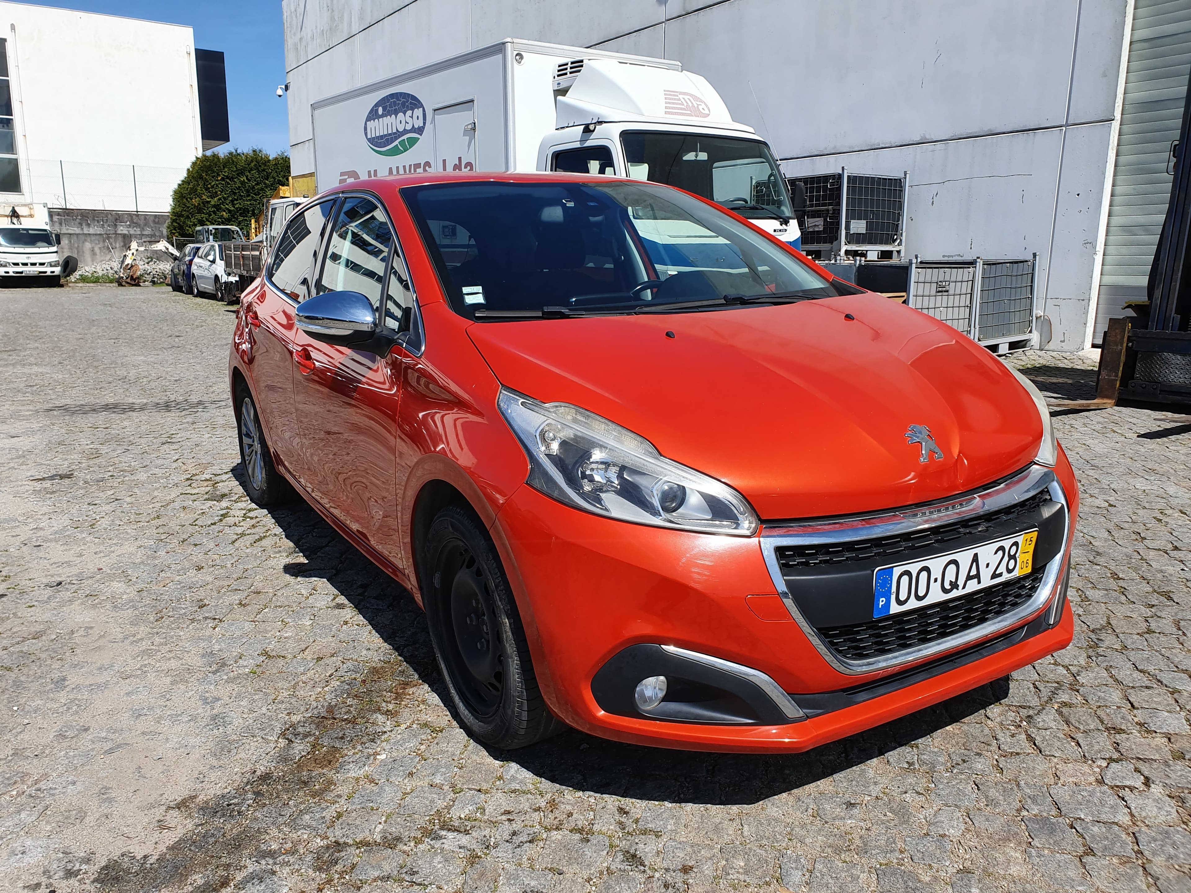 Peugeot 208 1.2 · Ano 2015 — image 4