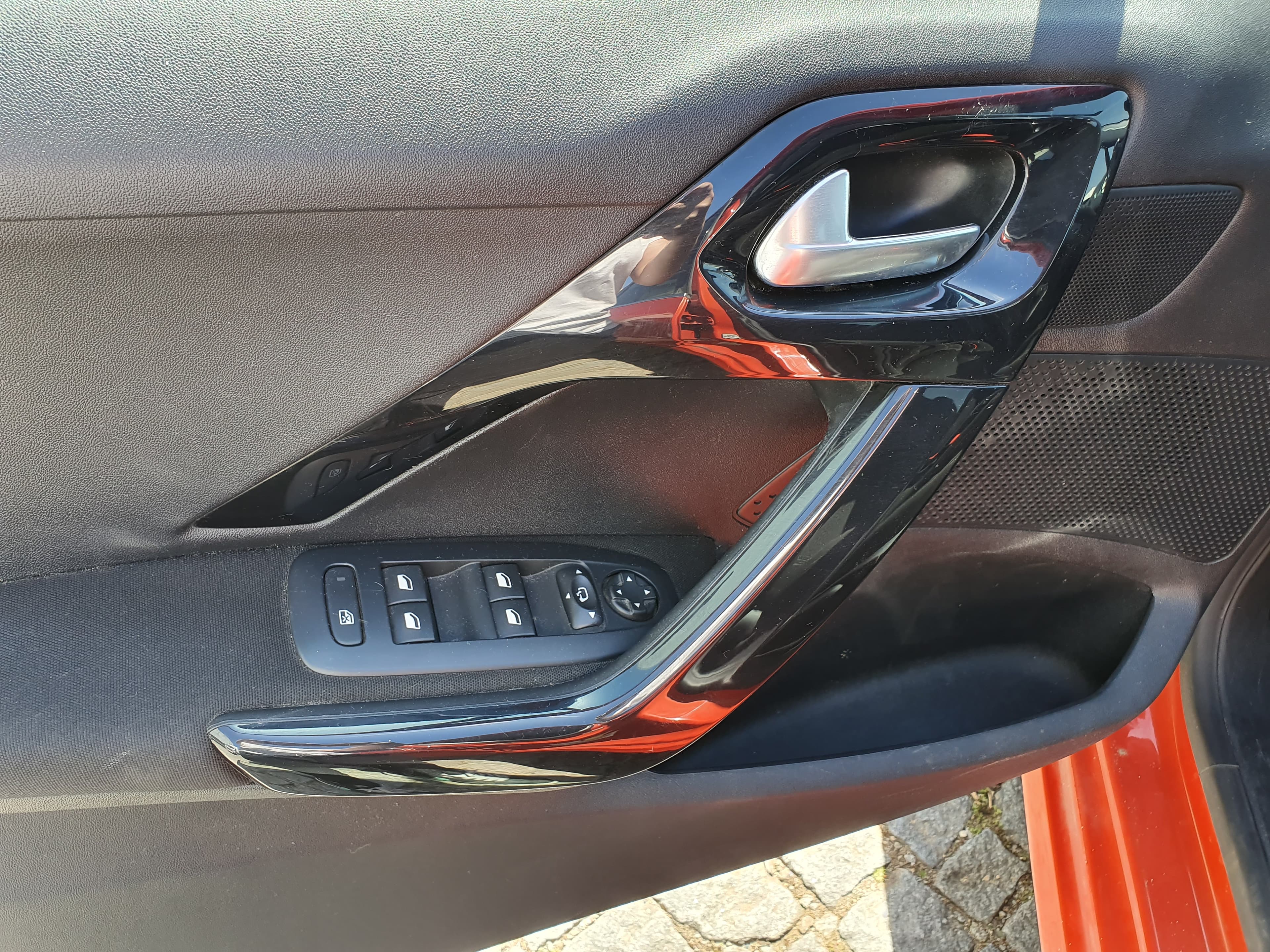 Peugeot 208 1.2 · Ano 2015 — image 42