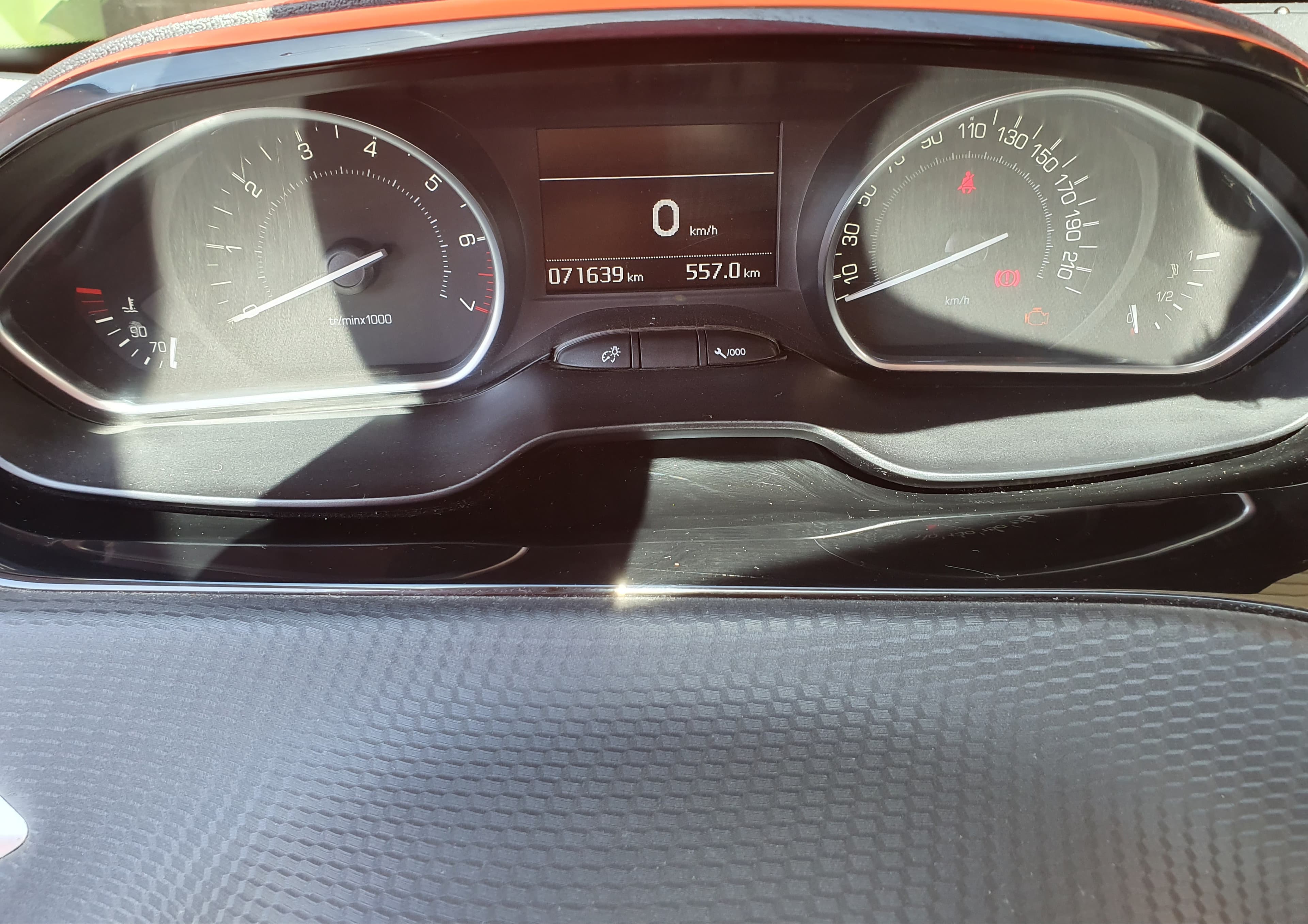 Peugeot 208 1.2 · Ano 2015 — image 48