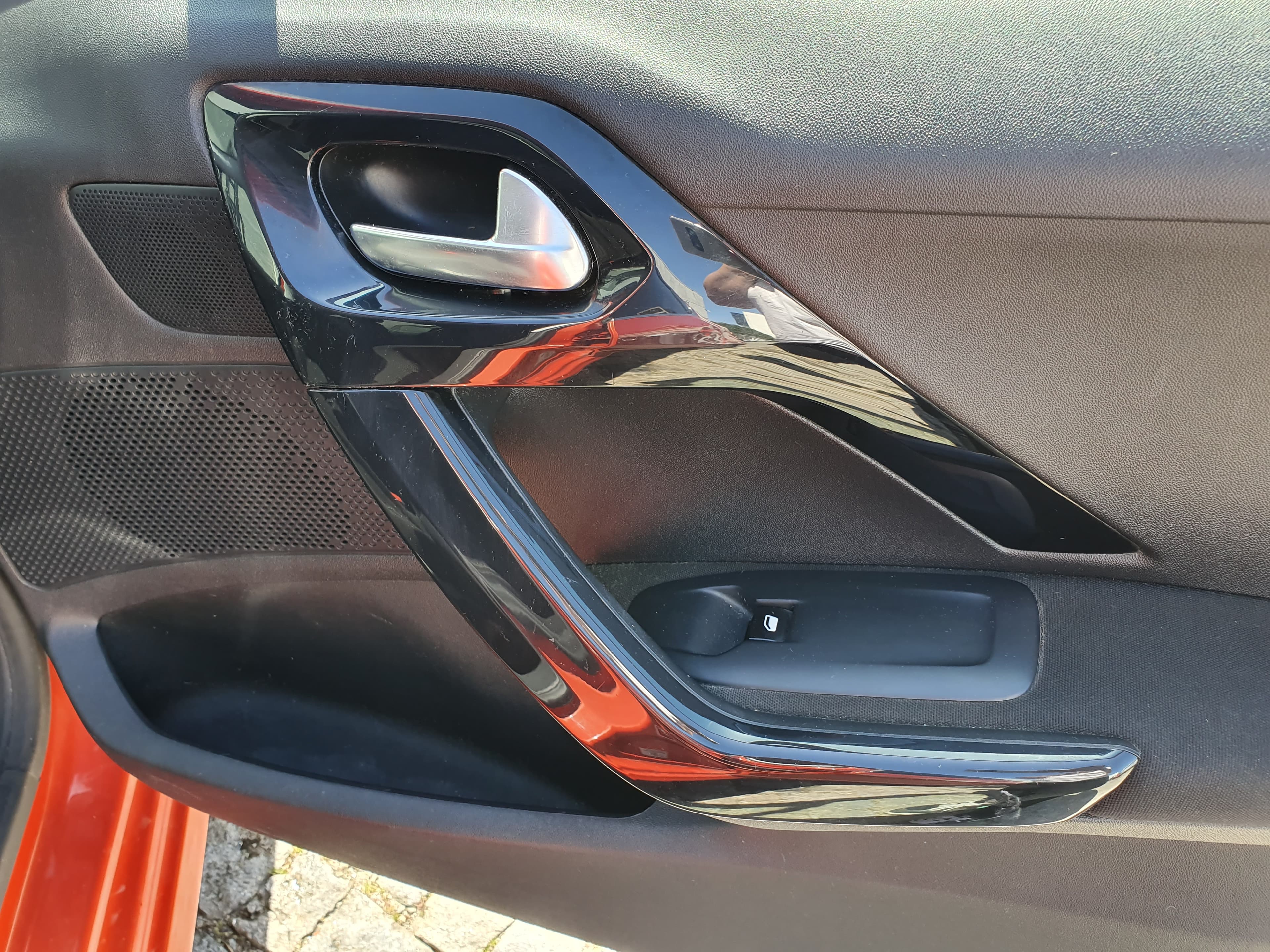 Peugeot 208 1.2 · Ano 2015 — image 36