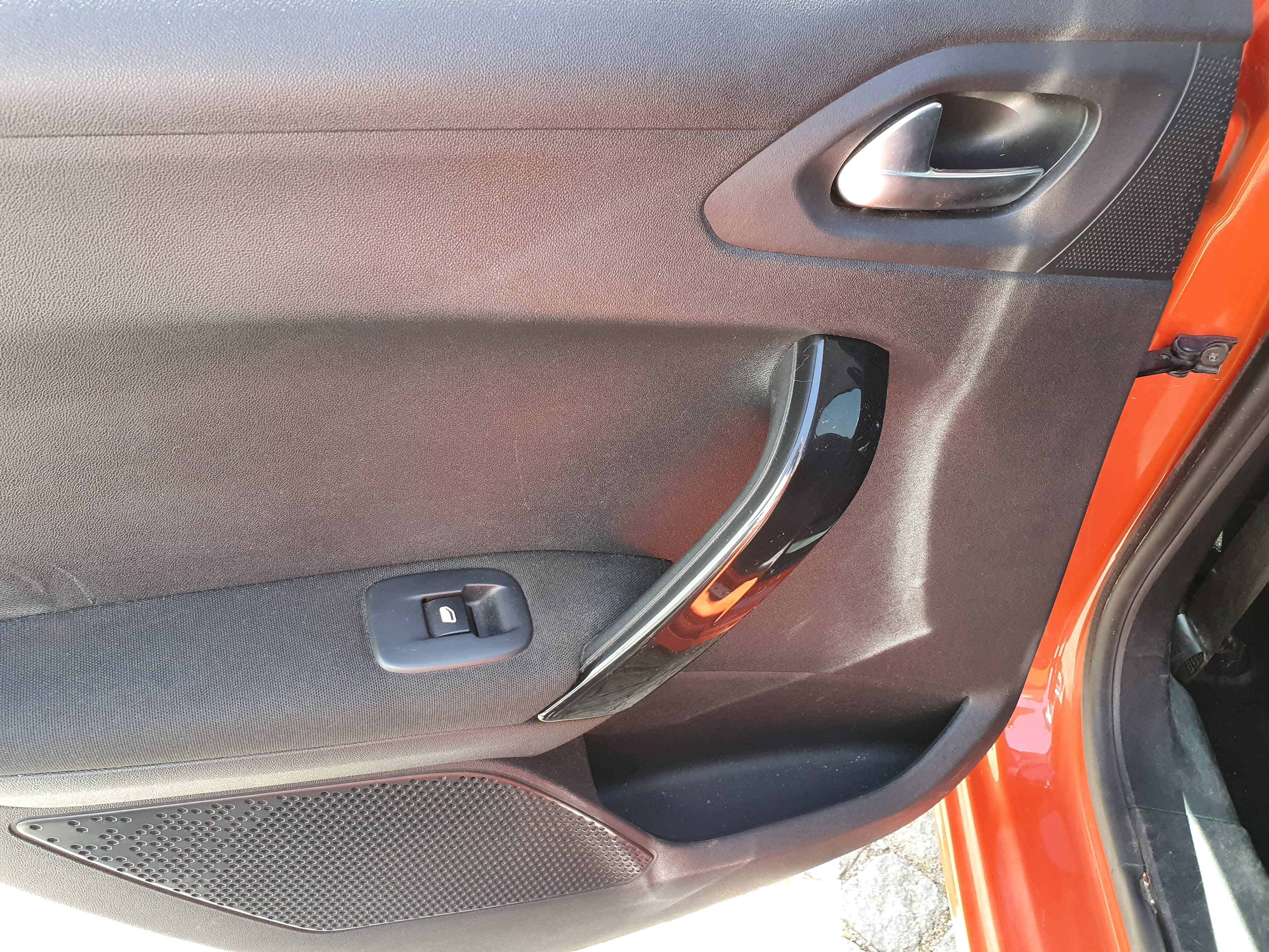 Peugeot 208 1.2 · Ano 2015 — image 31
