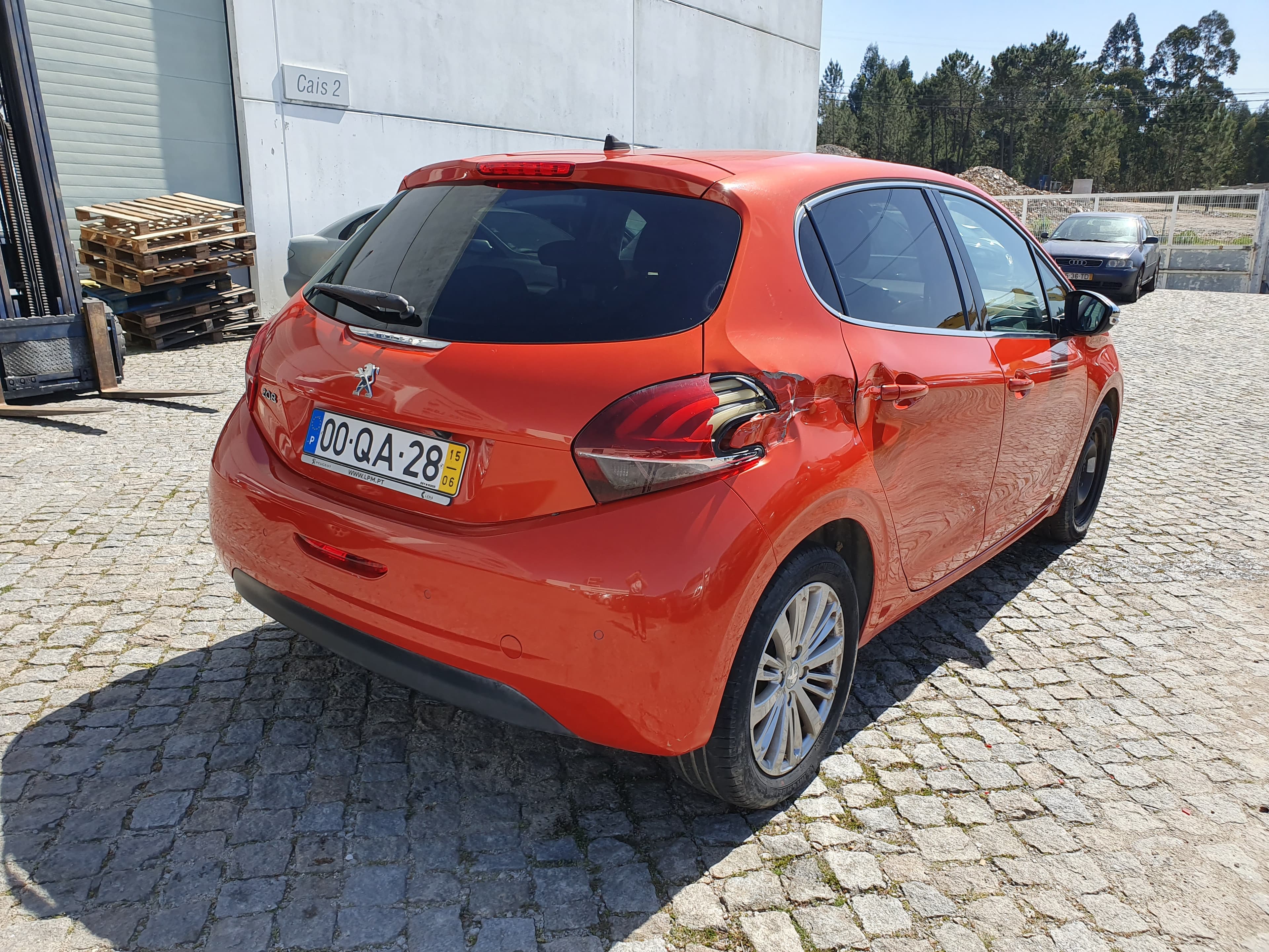 Peugeot 208 1.2 · Ano 2015 — image 3