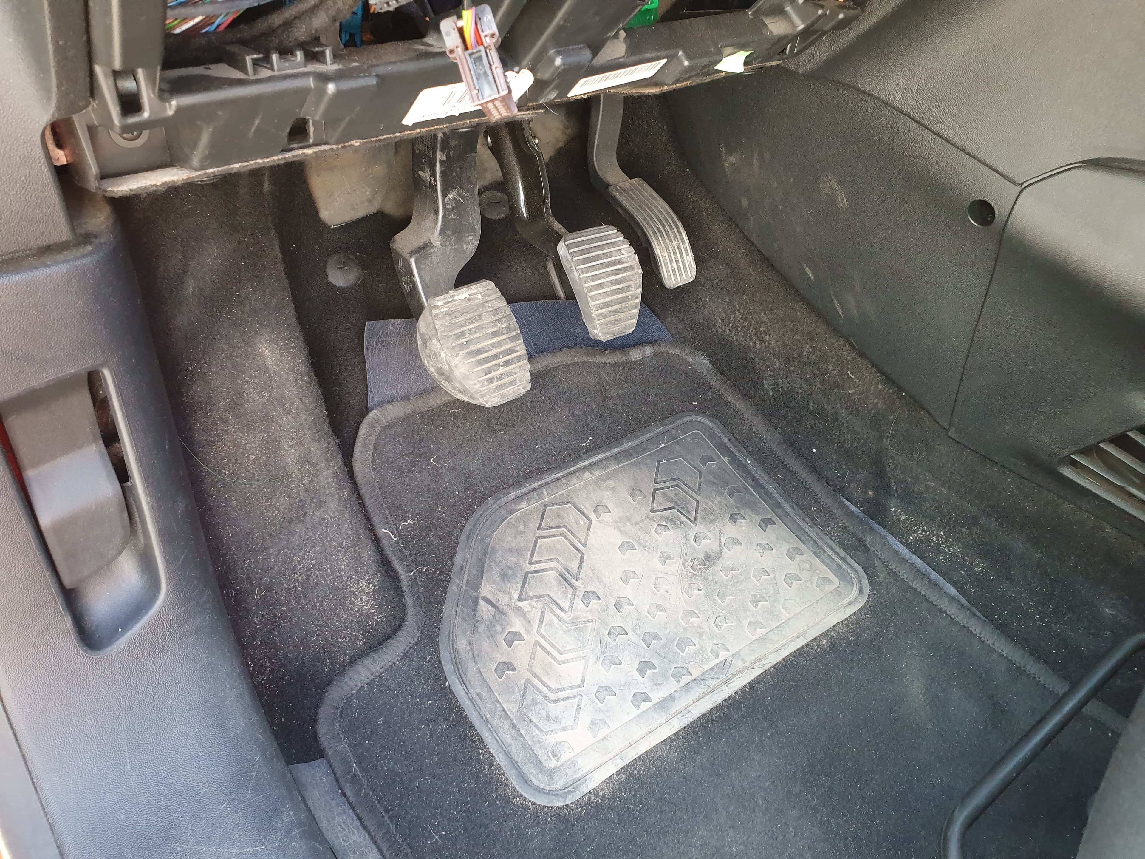 Peugeot 208 1.2 · Ano 2015 — image 39