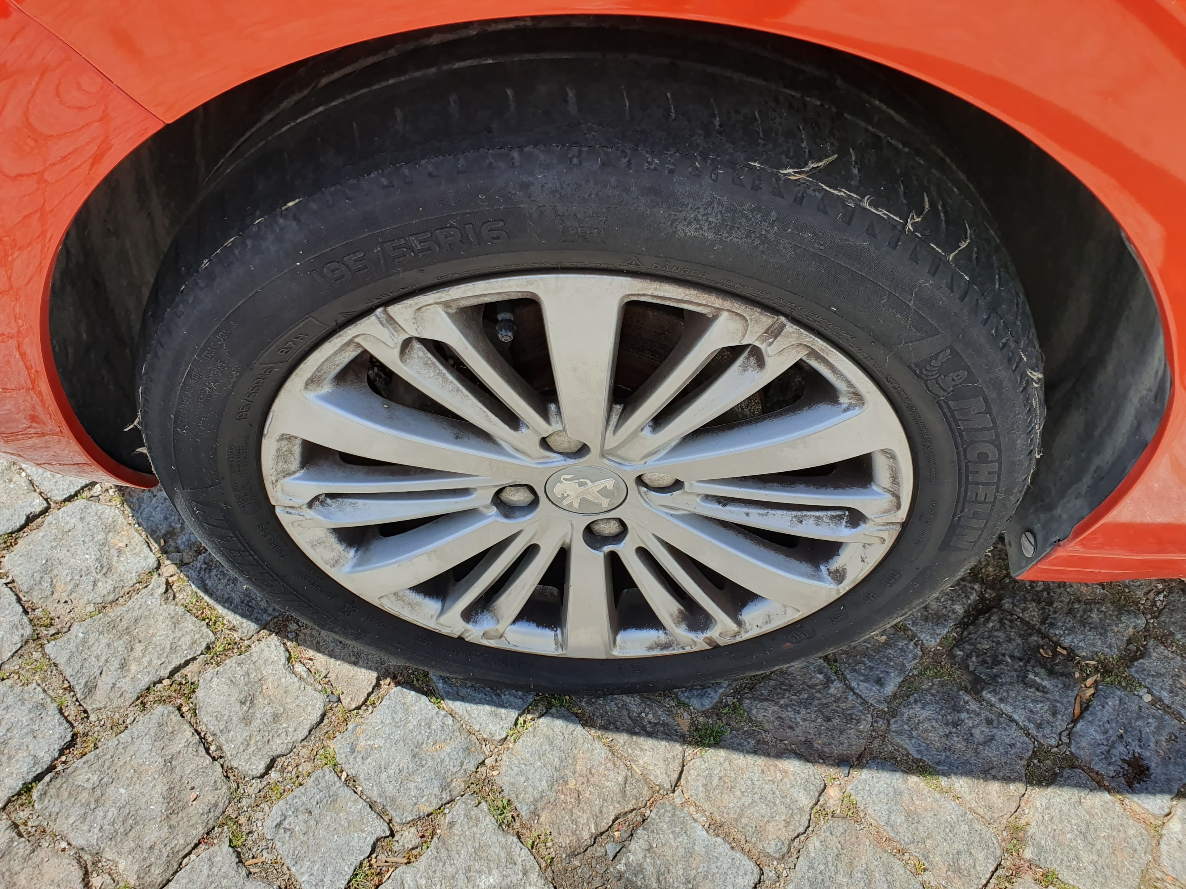 Peugeot 208 1.2 · Ano 2015 — image 16