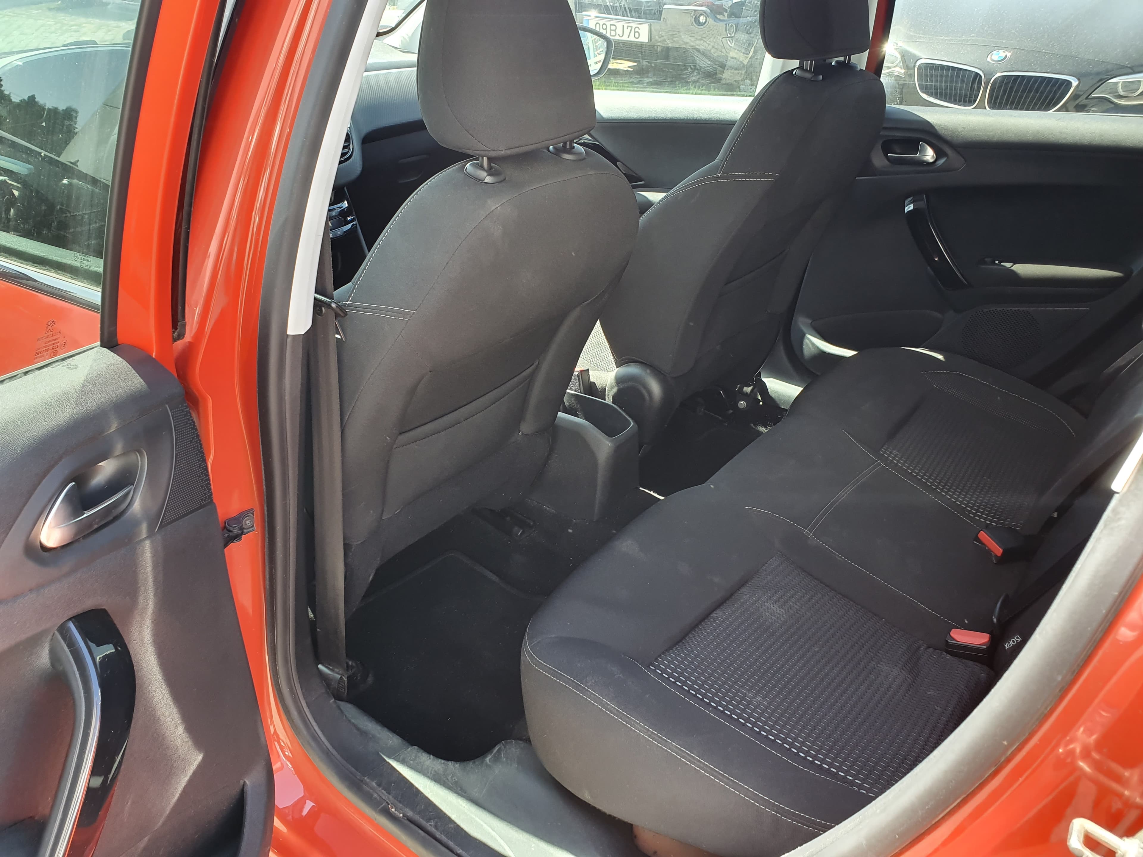 Peugeot 208 1.2 · Ano 2015 — image 30