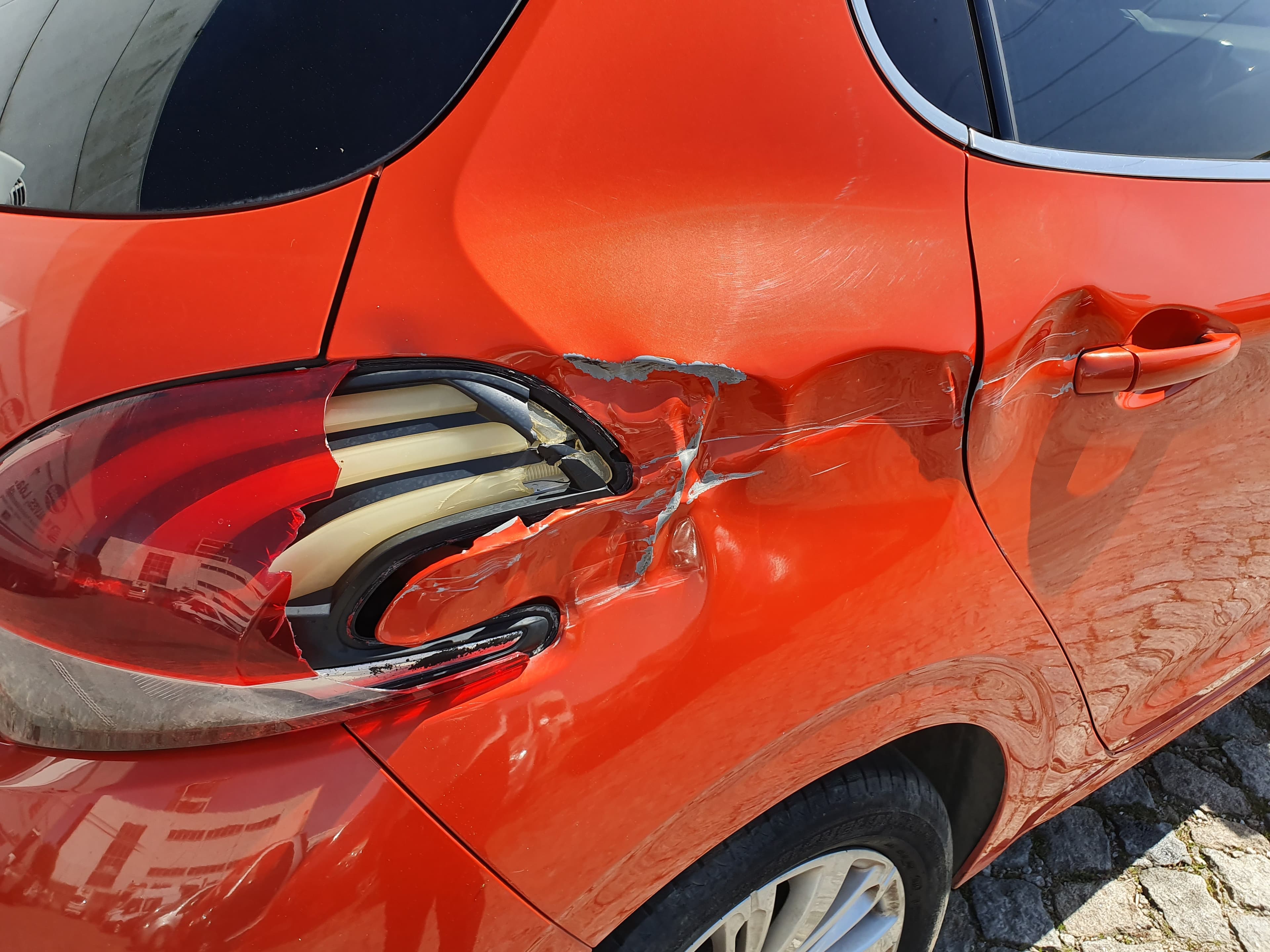 Peugeot 208 1.2 · Ano 2015 — image 11