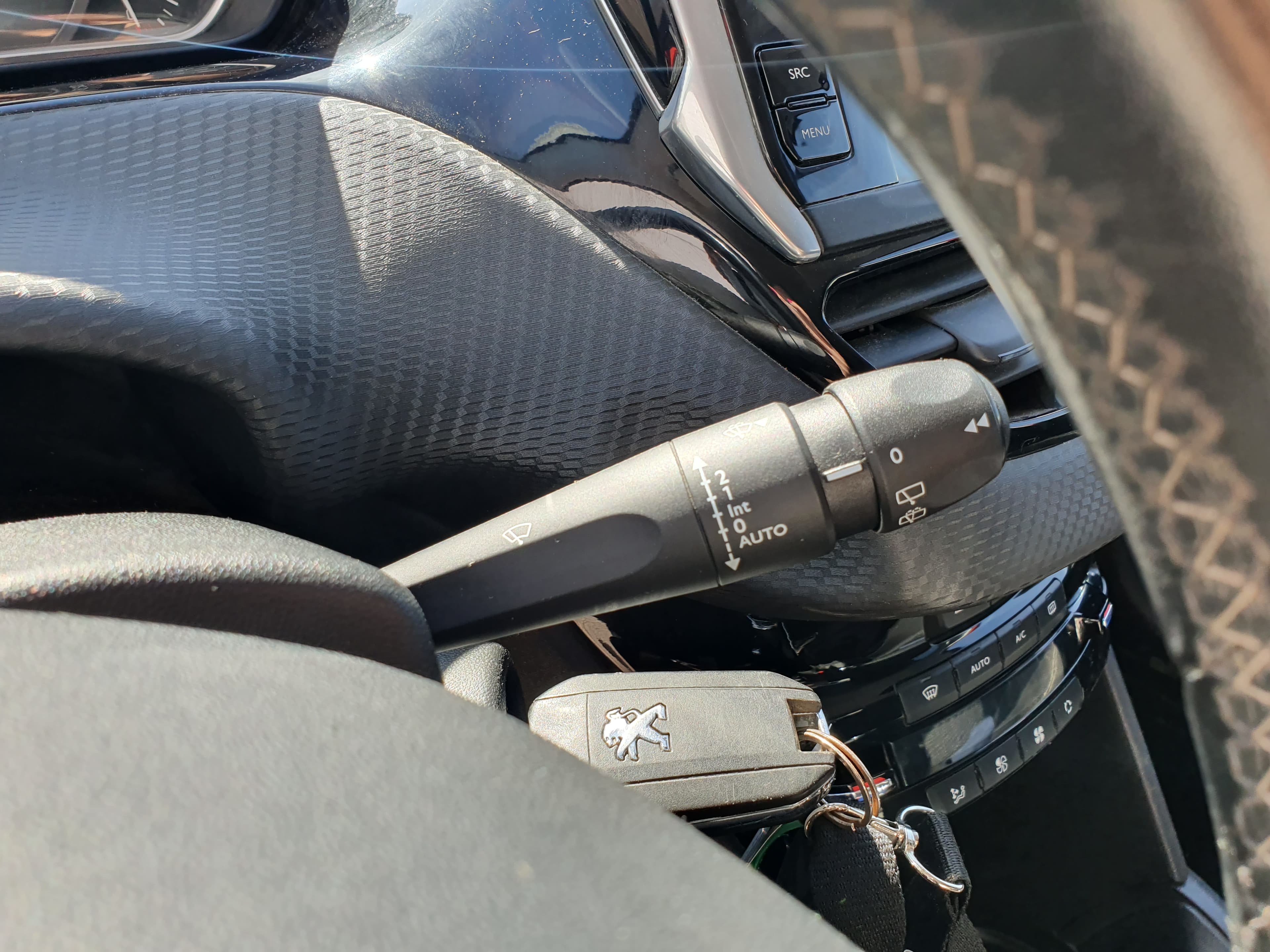 Peugeot 208 1.2 · Ano 2015 — image 51