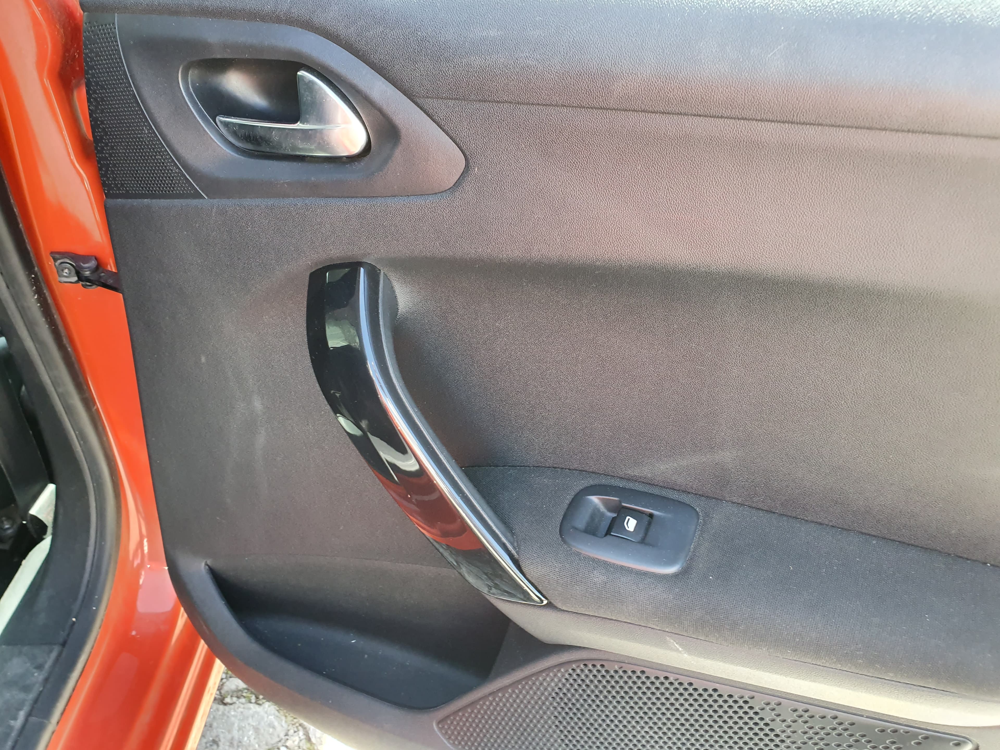 Peugeot 208 1.2 · Ano 2015 — image 34