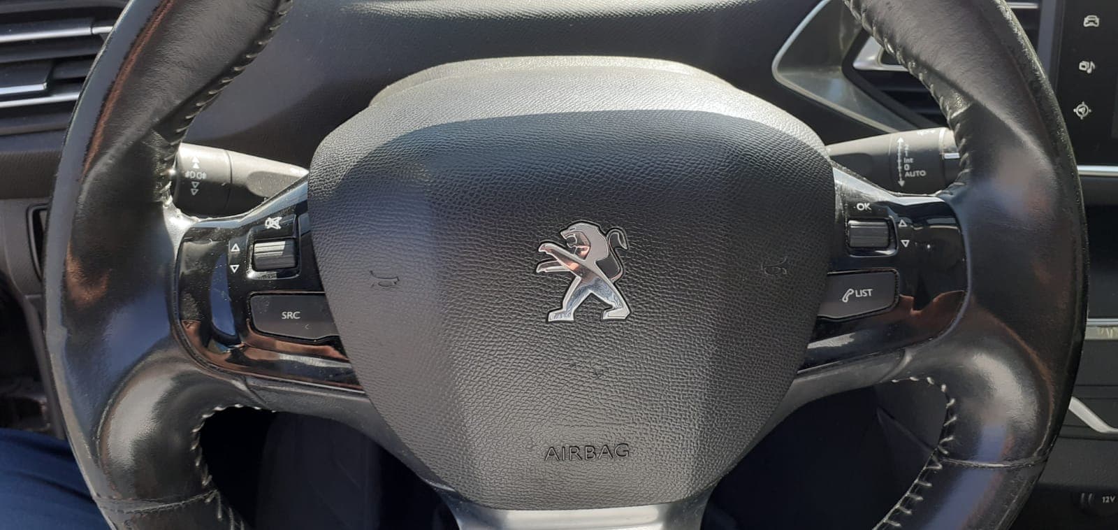Peugeot 308 SW 1.6 HDI · Ano 2015 — imagem 13