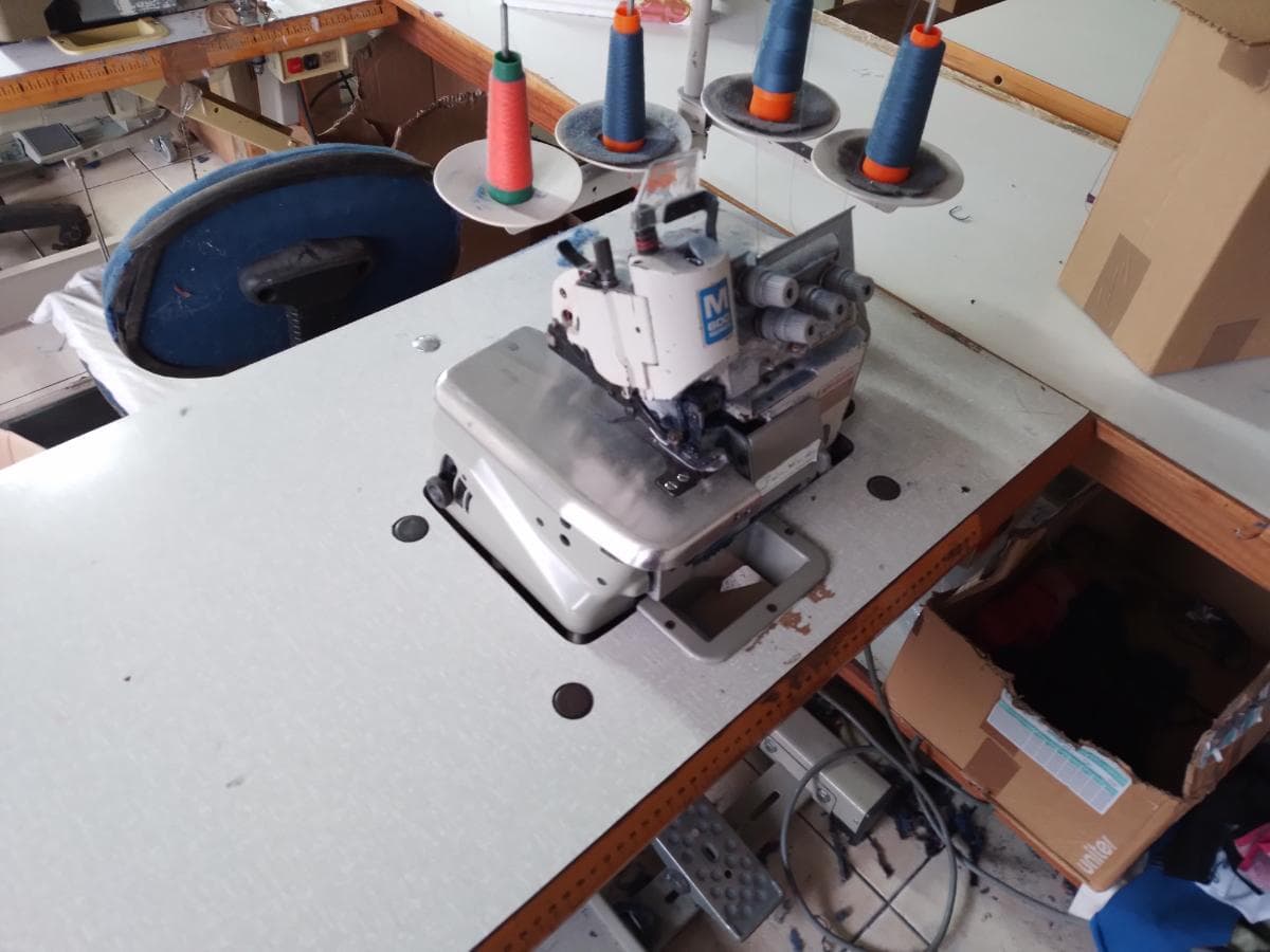 Máquinas de Costura · Vestiário · Estantes · Material Informático · Compressor — imagem 4