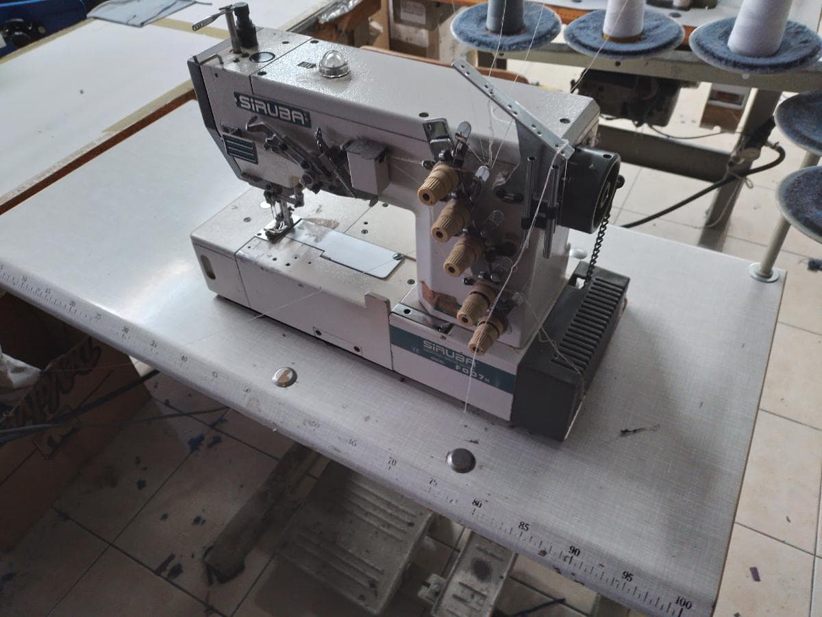 Máquinas de Costura · Vestiário · Estantes · Material Informático · Compressor — imagem 9