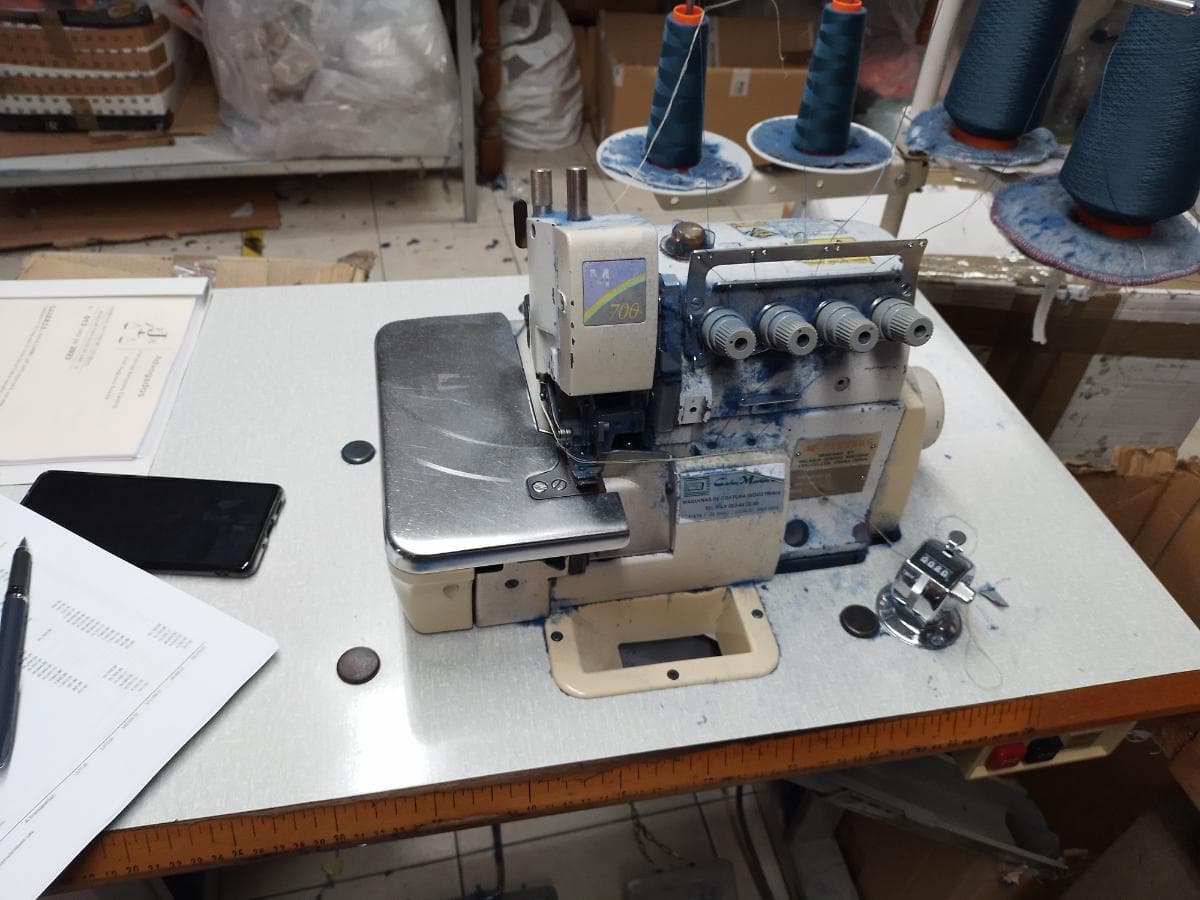 Máquinas de Costura · Vestiário · Estantes · Material Informático · Compressor — imagem 5