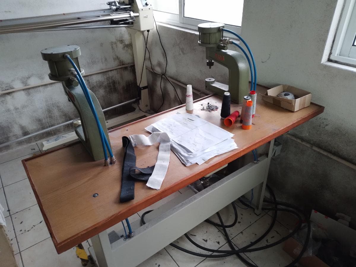 Máquinas de Costura · Vestiário · Estantes · Material Informático · Compressor — imagem 6