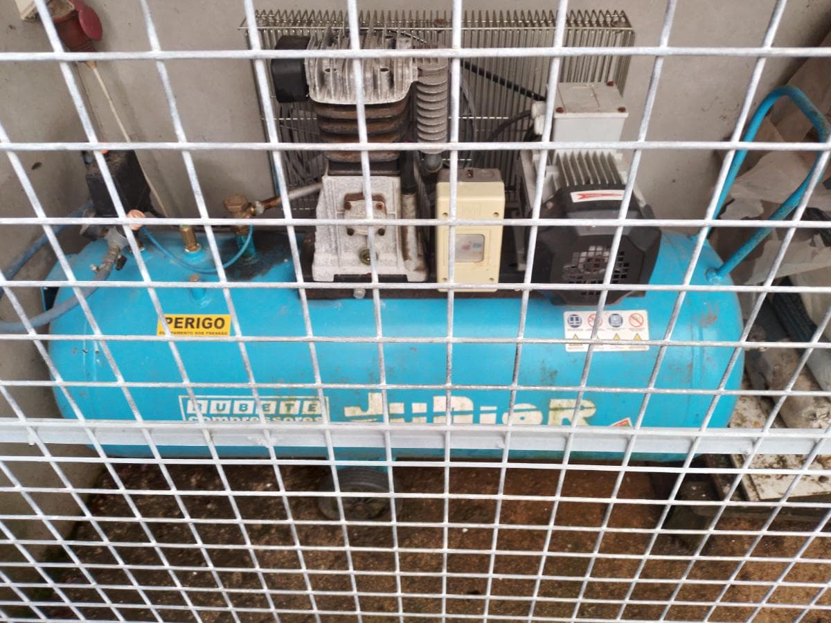 Máquinas de Costura · Vestiário · Estantes · Material Informático · Compressor — imagem 26