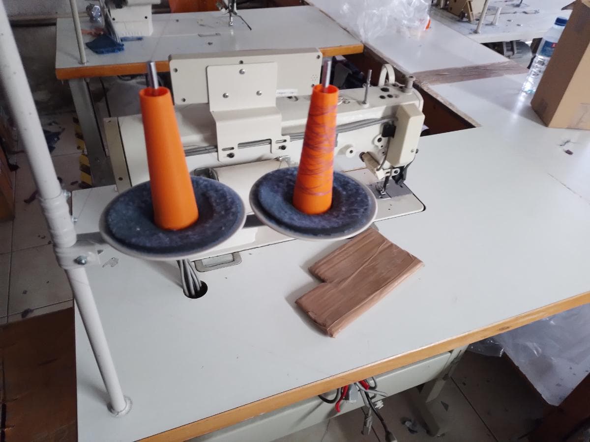 Máquinas de Costura · Vestiário · Estantes · Material Informático · Compressor — imagem 8
