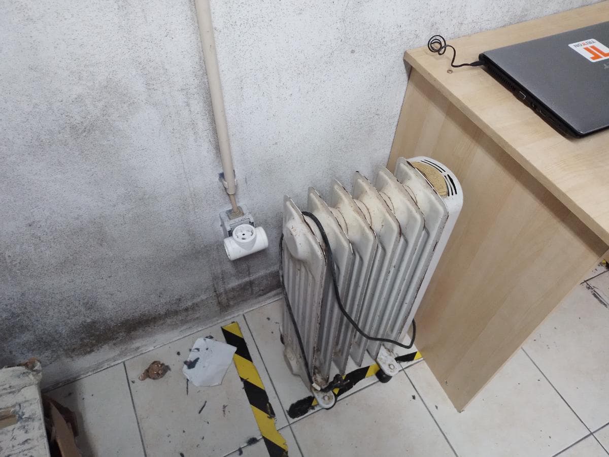 Máquinas de Costura · Vestiário · Estantes · Material Informático · Compressor — imagem 32