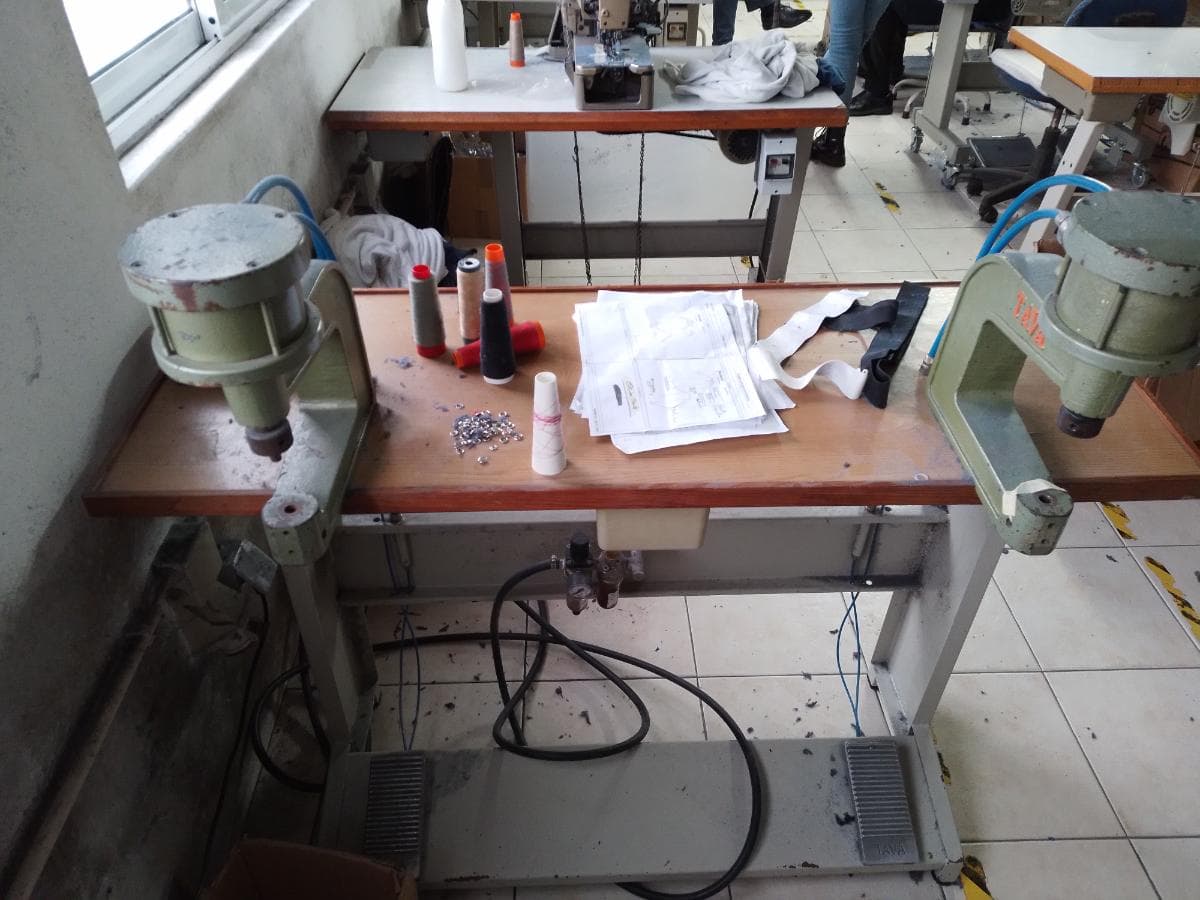 Máquinas de Costura · Vestiário · Estantes · Material Informático · Compressor — imagem 14