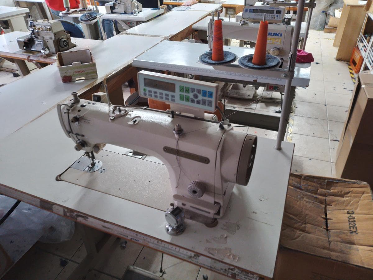 Máquinas de Costura · Vestiário · Estantes · Material Informático · Compressor — imagem 17