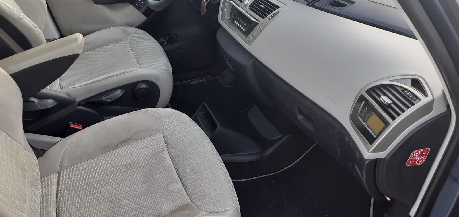 Citroën C4 Grand Picasso 1.6 HDI · Ano 2011 — image 18