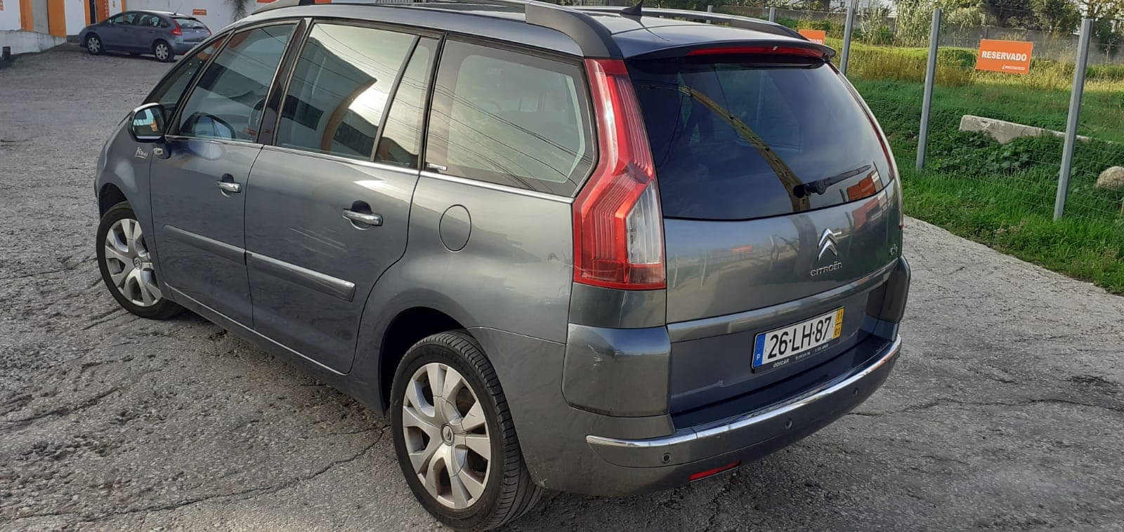 Citroën C4 Grand Picasso 1.6 HDI · Ano 2011 — image 2