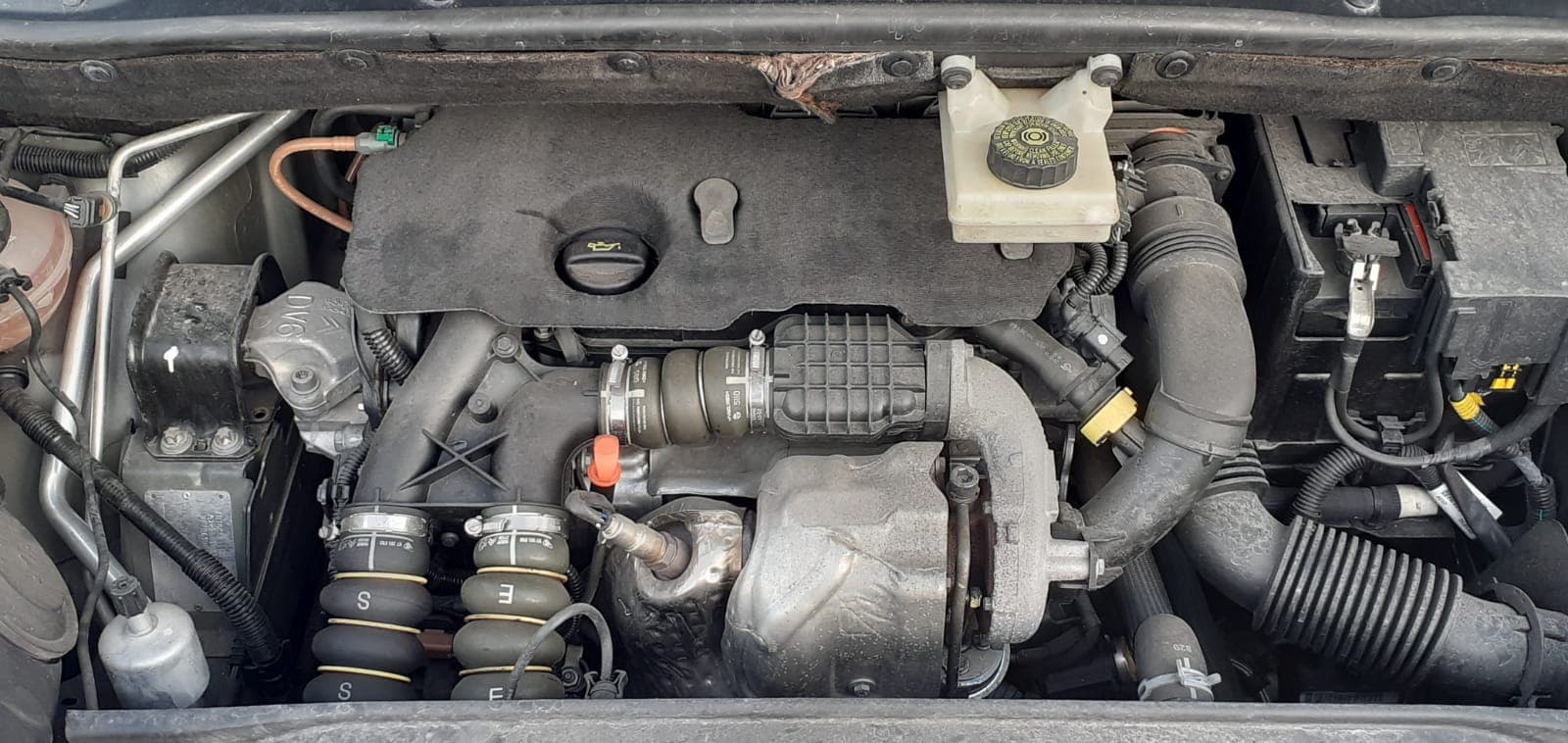 Citroën C4 Grand Picasso 1.6 HDI · Ano 2011 — image 13