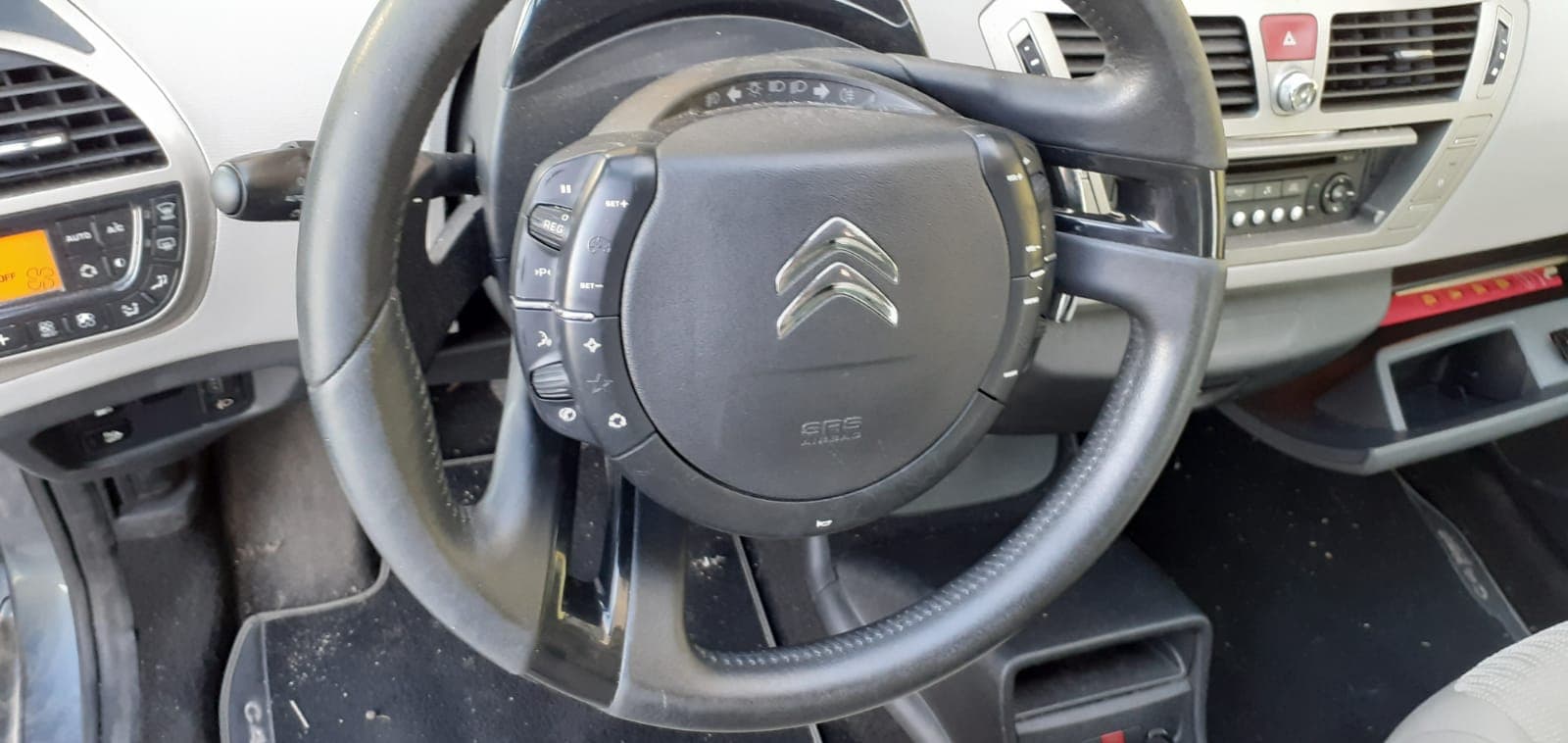 Citroën C4 Grand Picasso 1.6 HDI · Ano 2011 — image 16