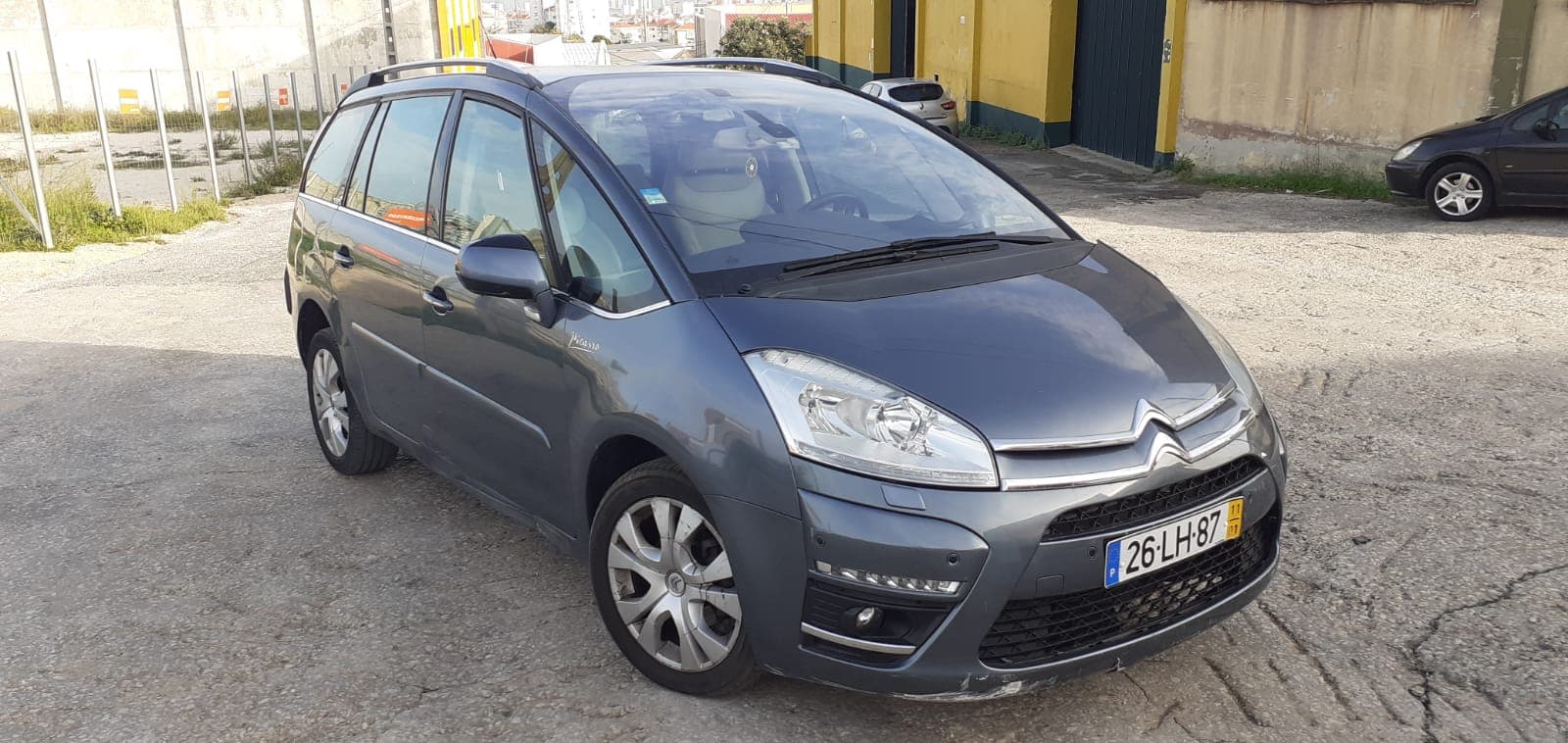 Citroën C4 Grand Picasso 1.6 HDI · Ano 2011 — image 3