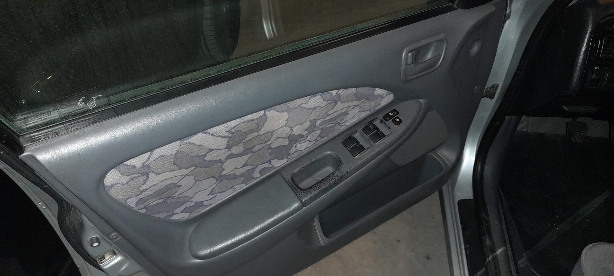 Toyota Avensis 1.6 · Ano 1998 — imagem 12