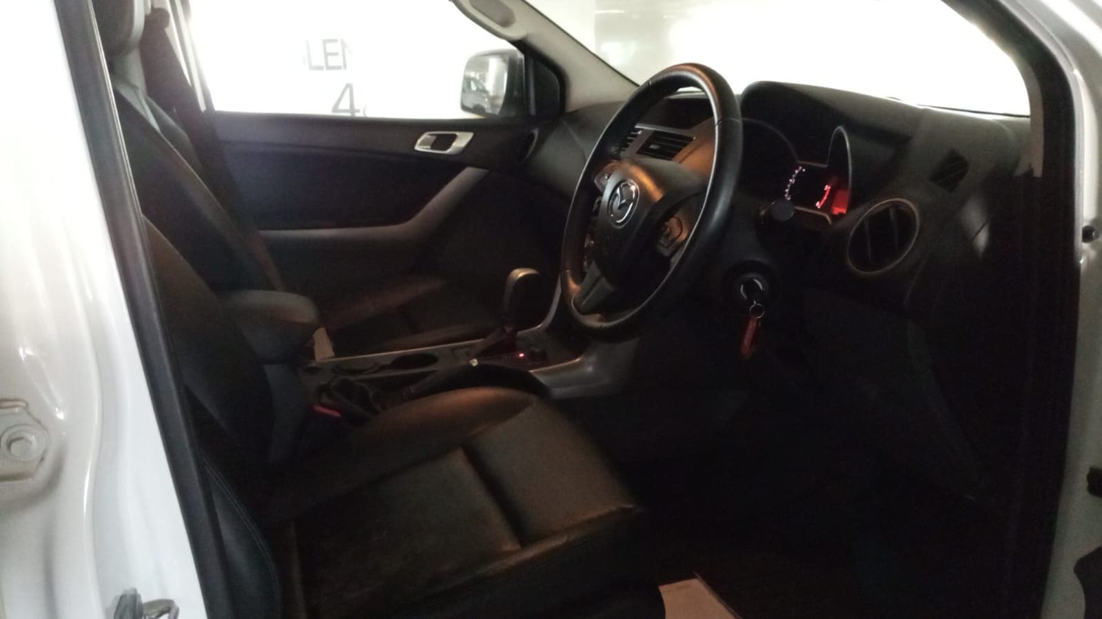 Mazda BT50 — image 10
