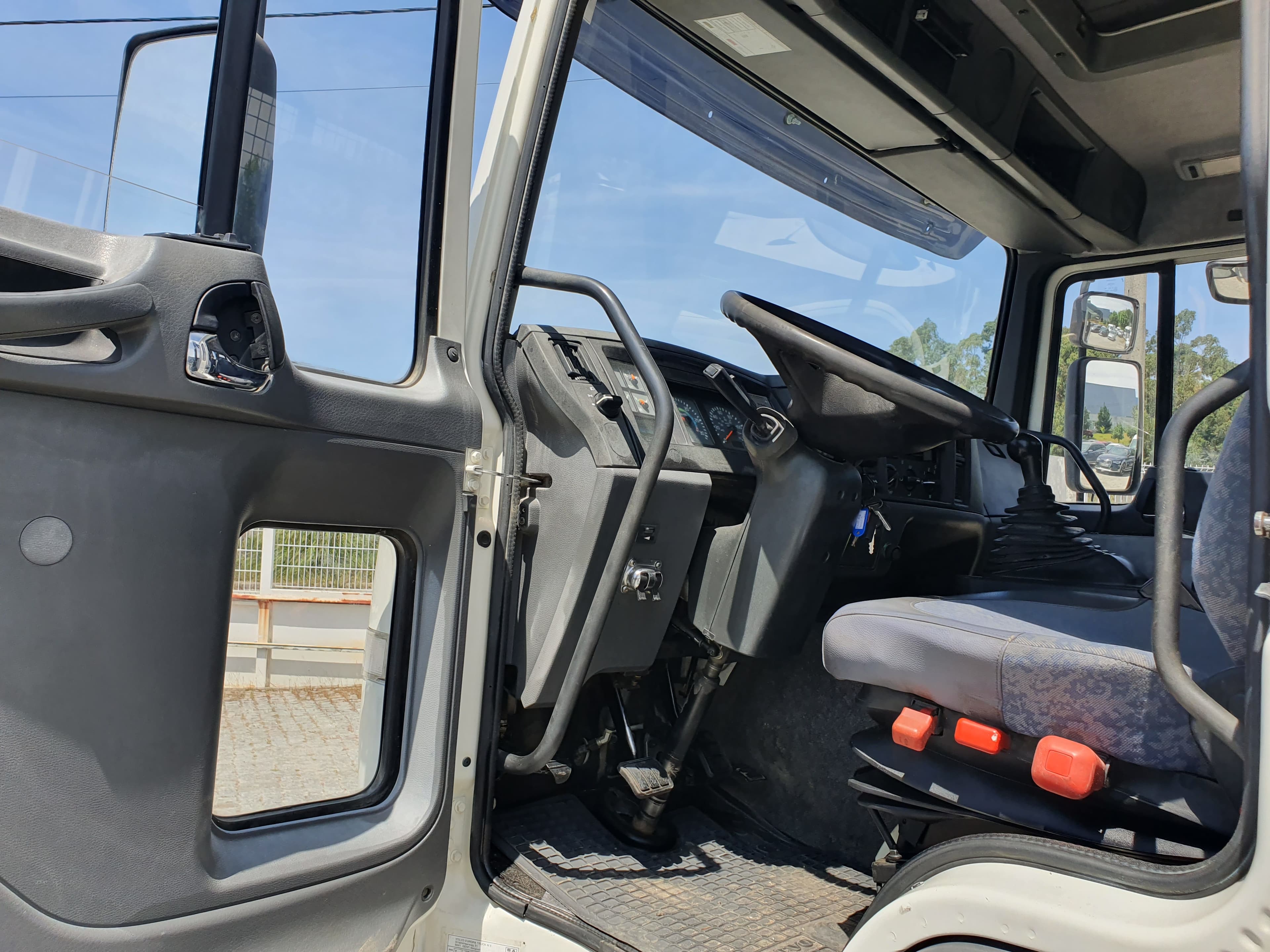 Volvo FL6 Basculante · Ano 2004 — imagem 15