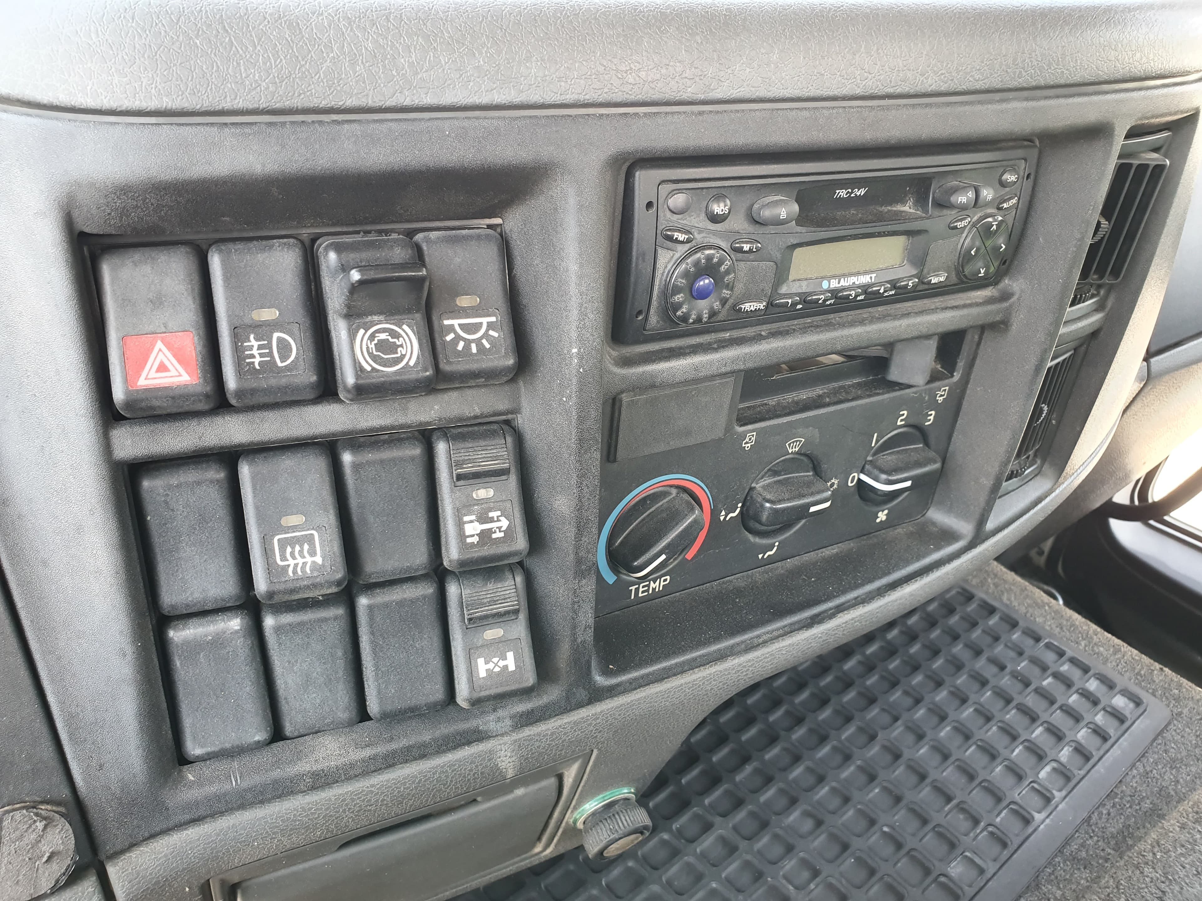 Volvo FL6 Basculante · Ano 2004 — imagem 27