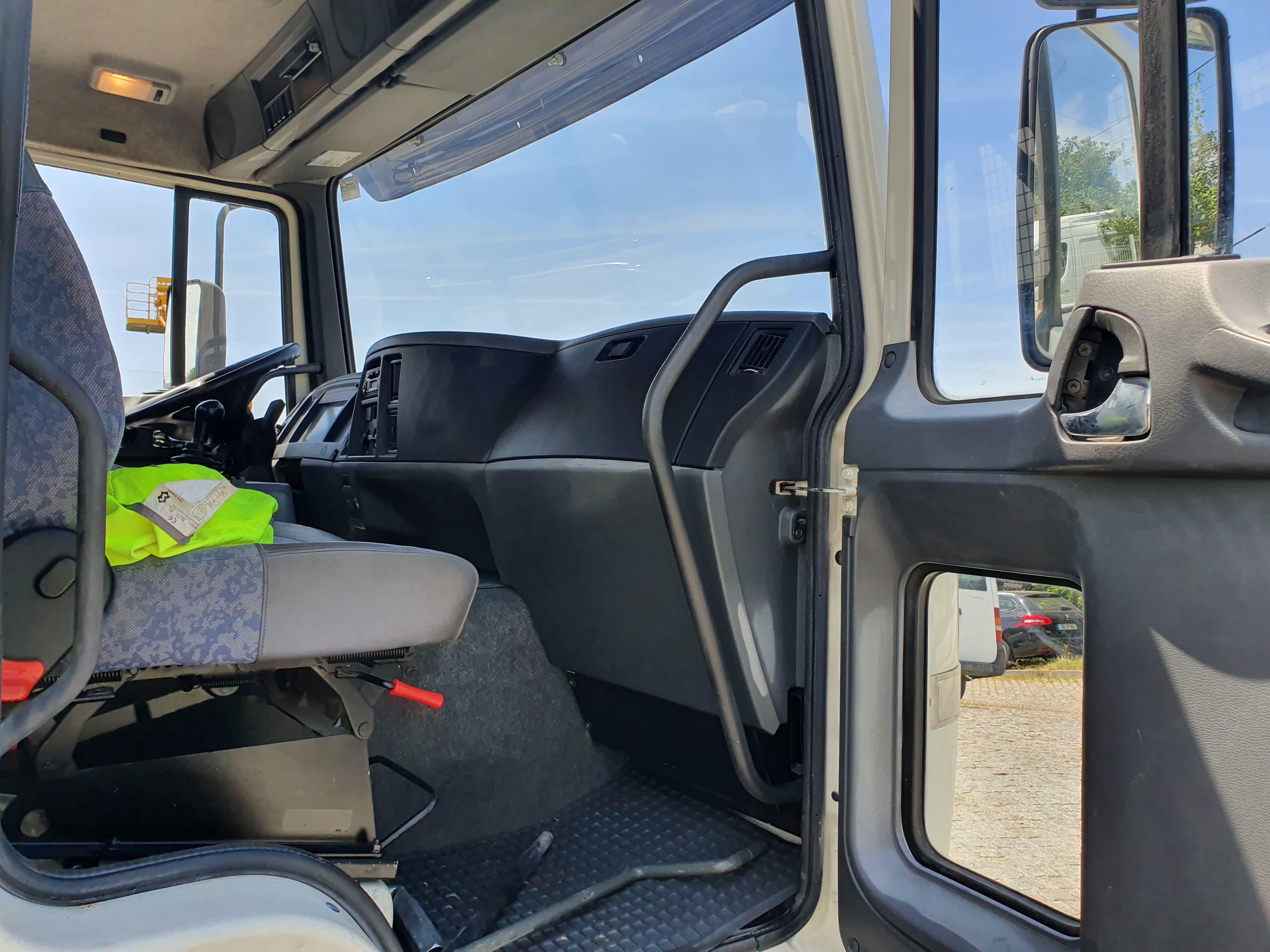 Volvo FL6 Basculante · Ano 2004 — imagem 16