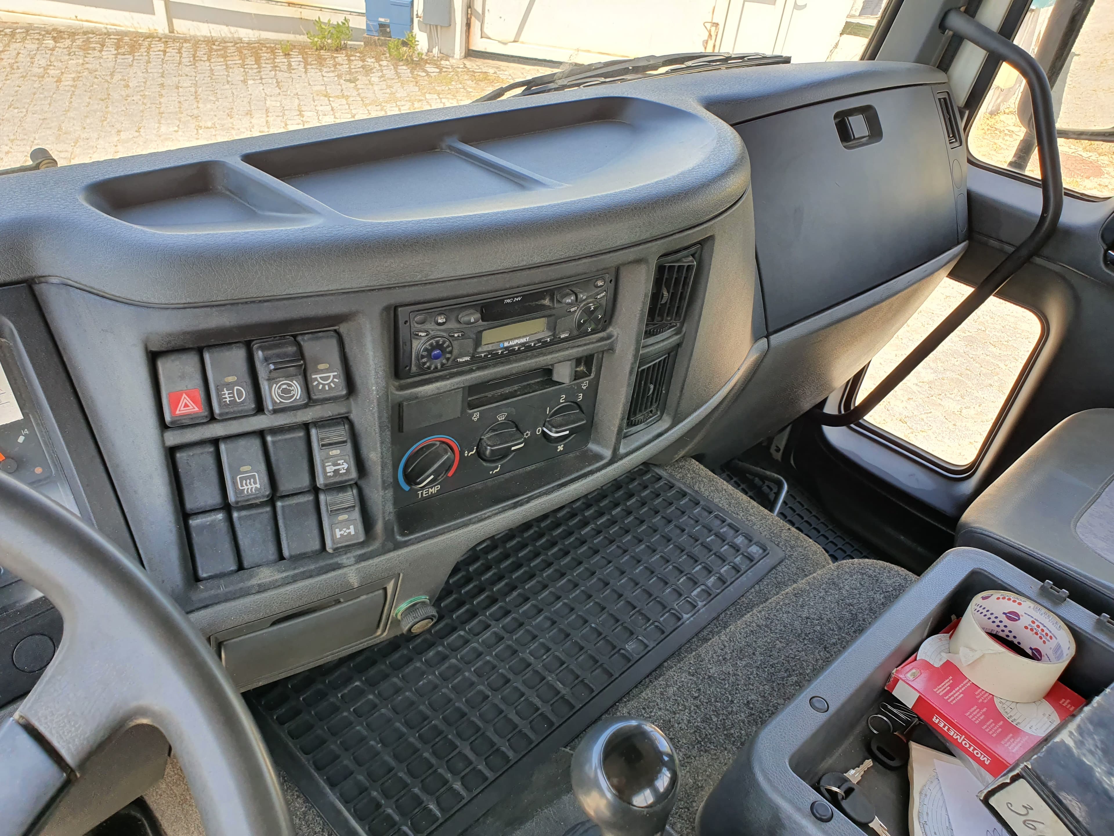 Volvo FL6 Basculante · Ano 2004 — imagem 23