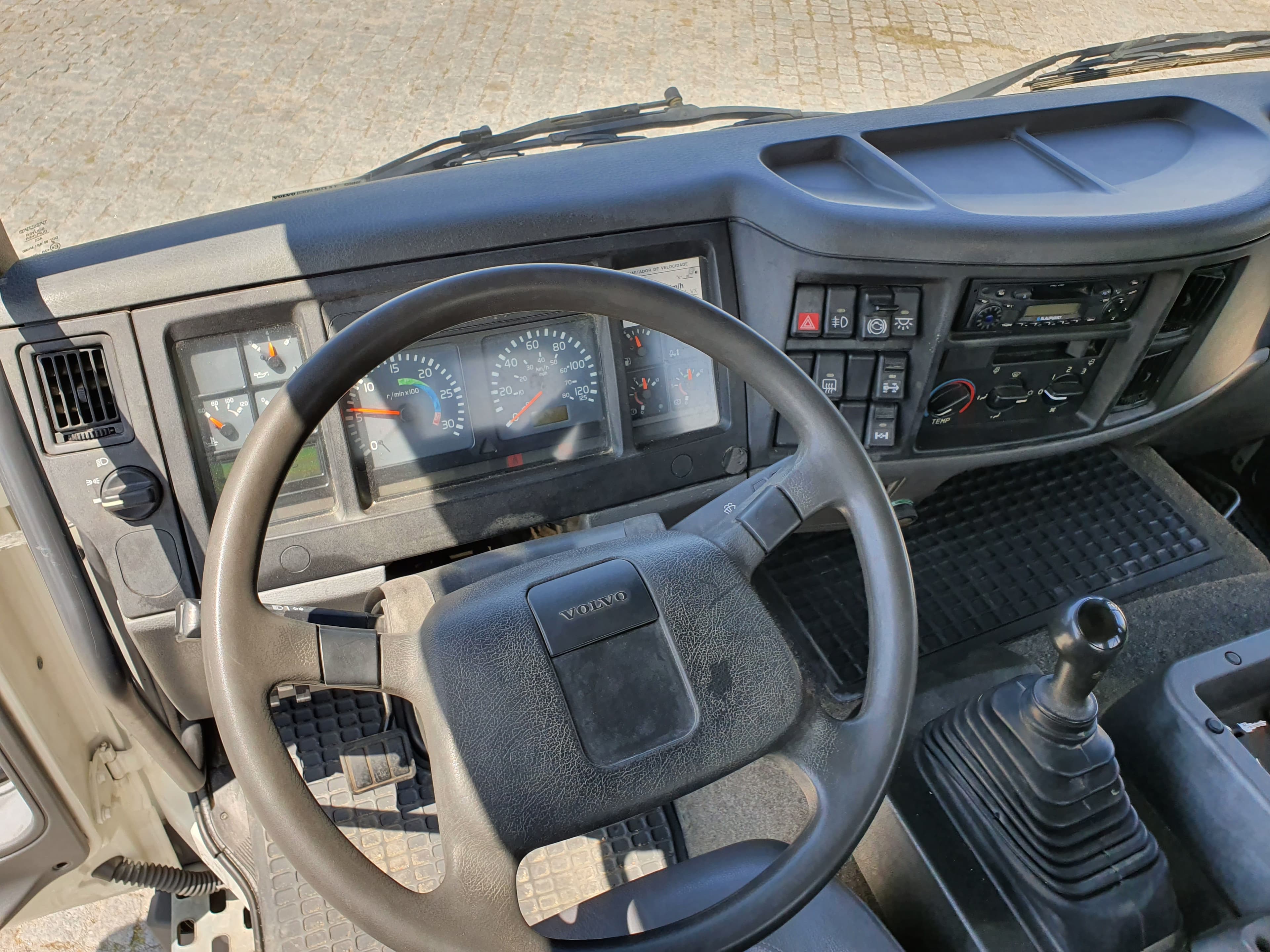 Volvo FL6 Basculante · Ano 2004 — imagem 19