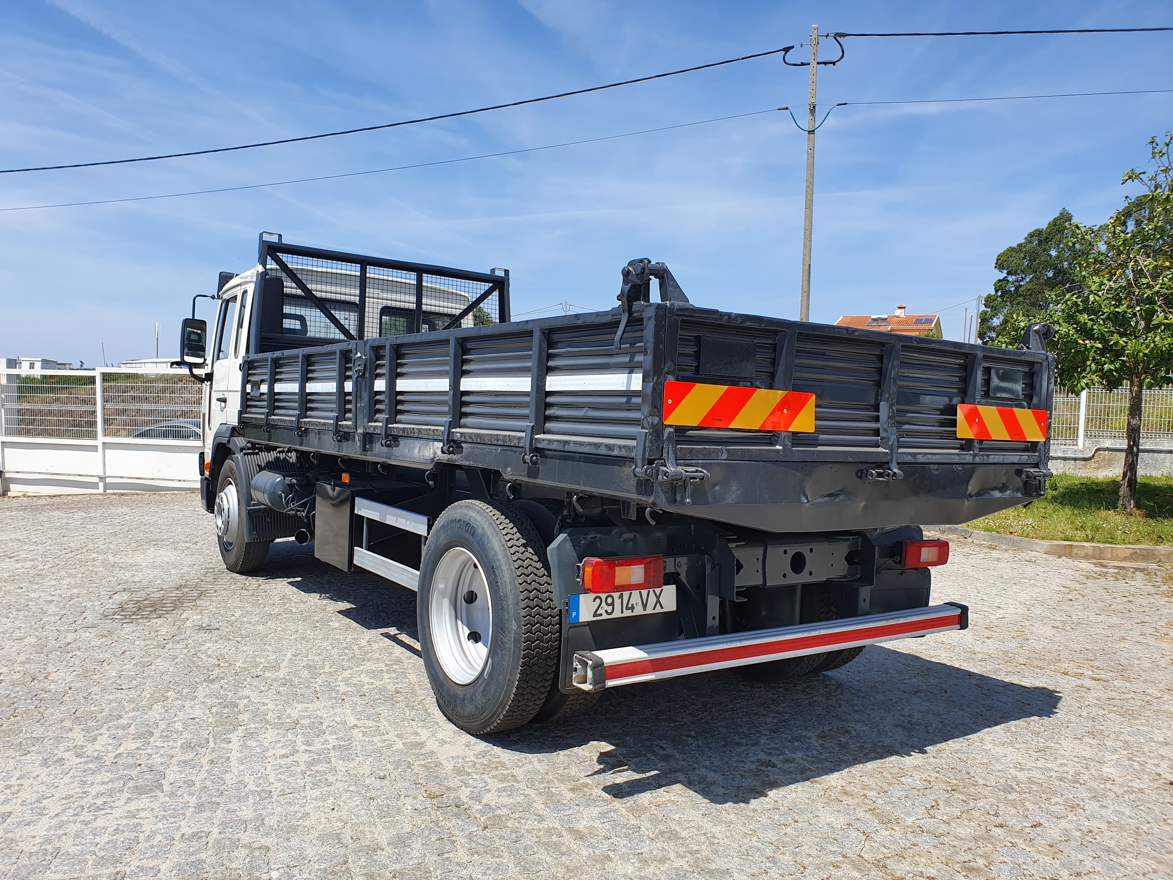 Volvo FL6 Basculante · Ano 2004 — imagem 6
