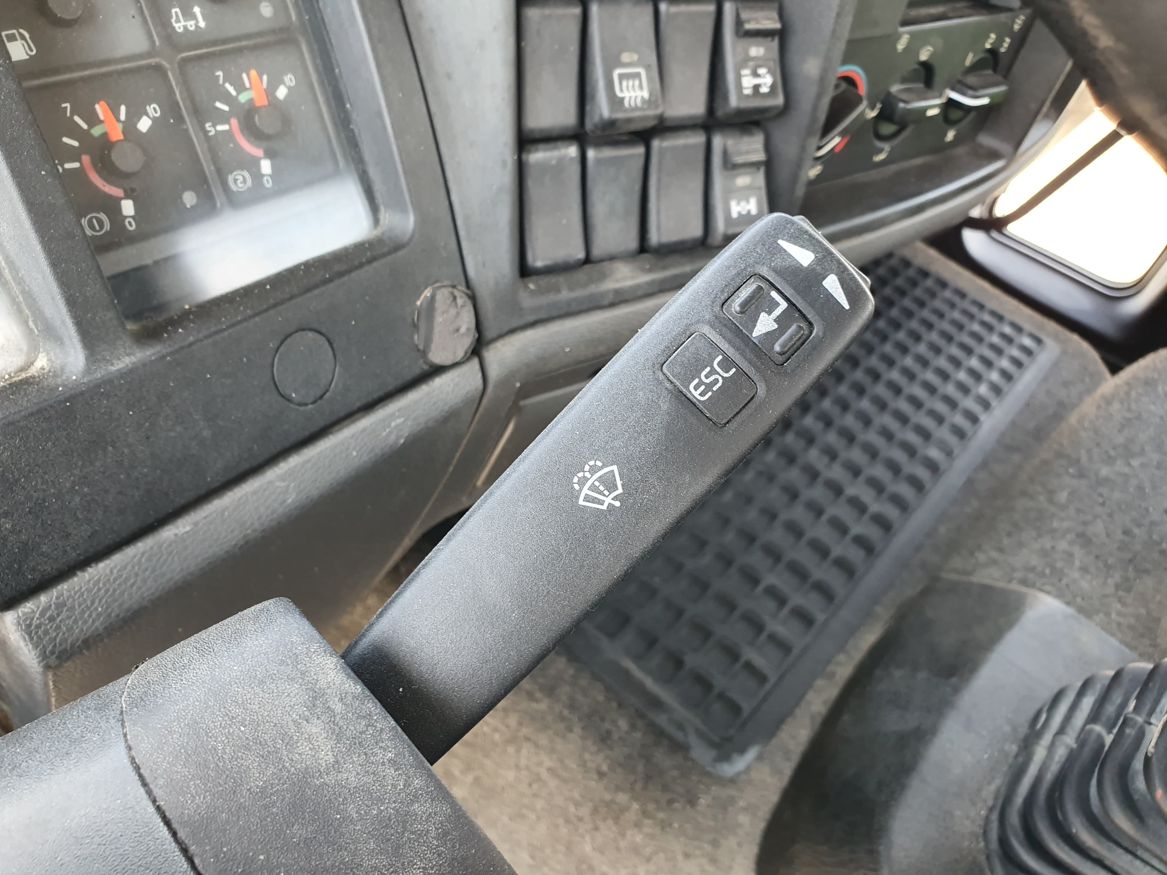 Volvo FL6 Basculante · Ano 2004 — imagem 26