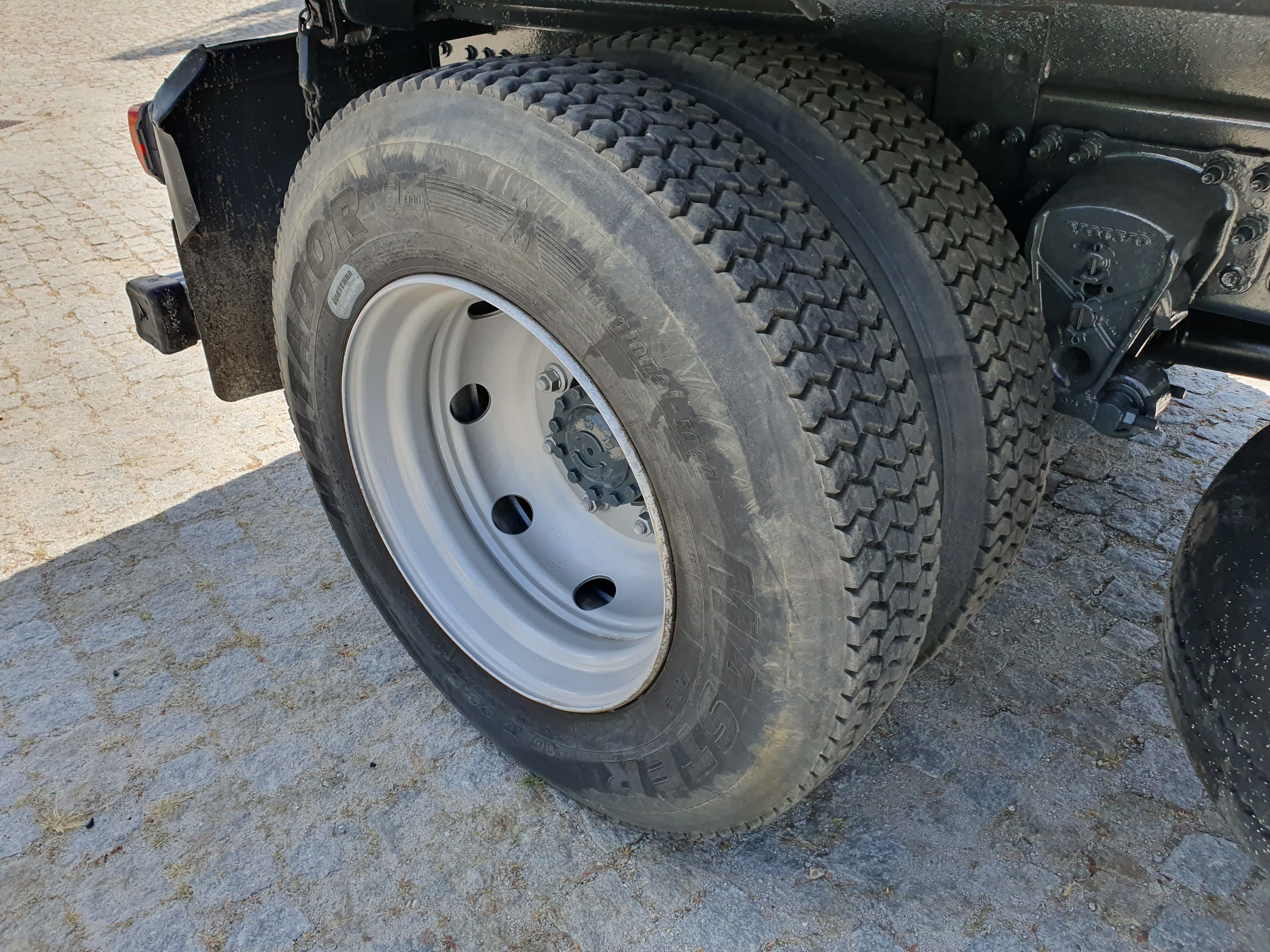 Volvo FL6 Basculante · Ano 2004 — imagem 12