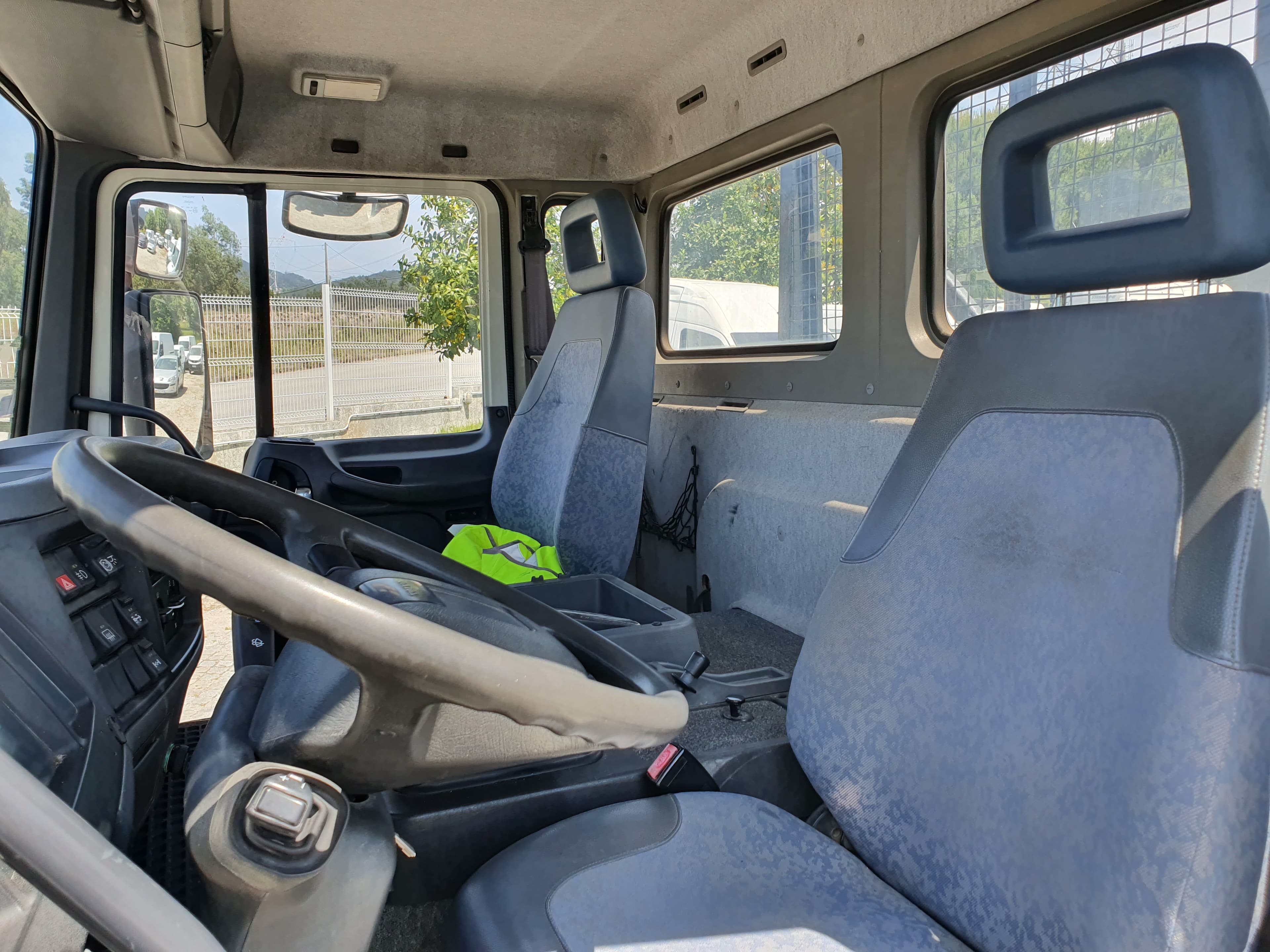 Volvo FL6 Basculante · Ano 2004 — imagem 17