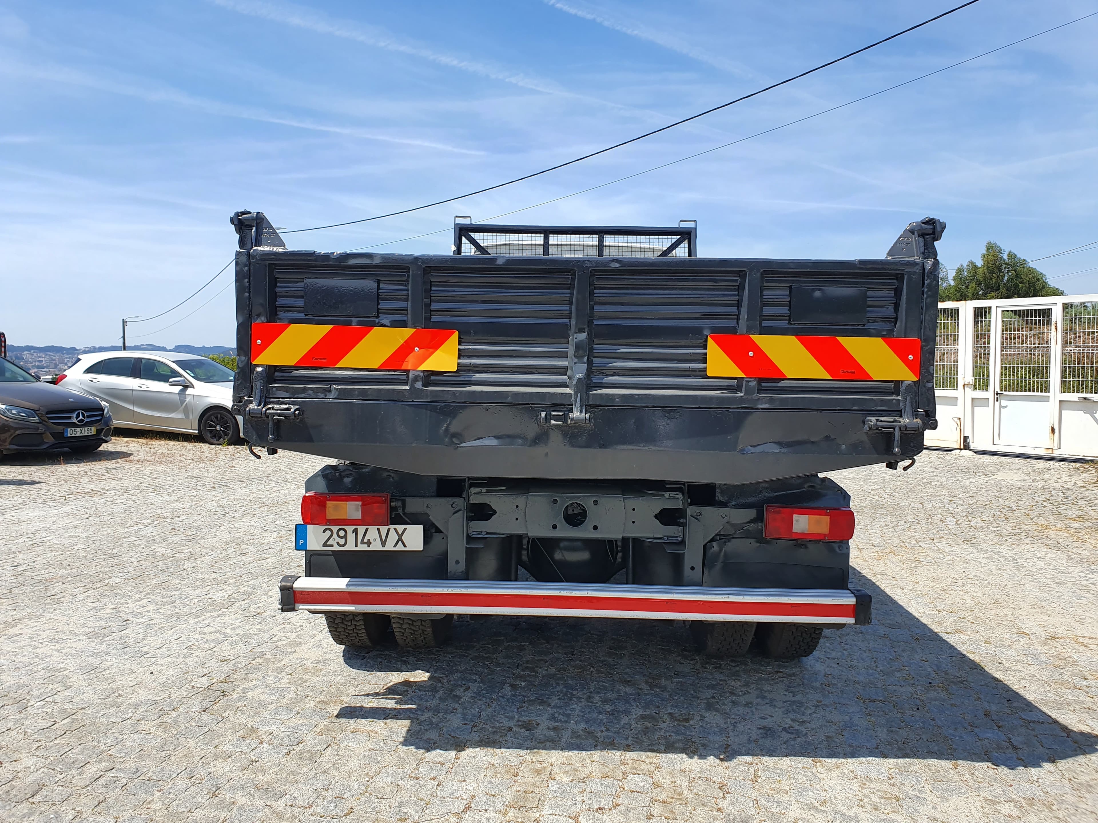 Volvo FL6 Basculante · Ano 2004 — imagem 5