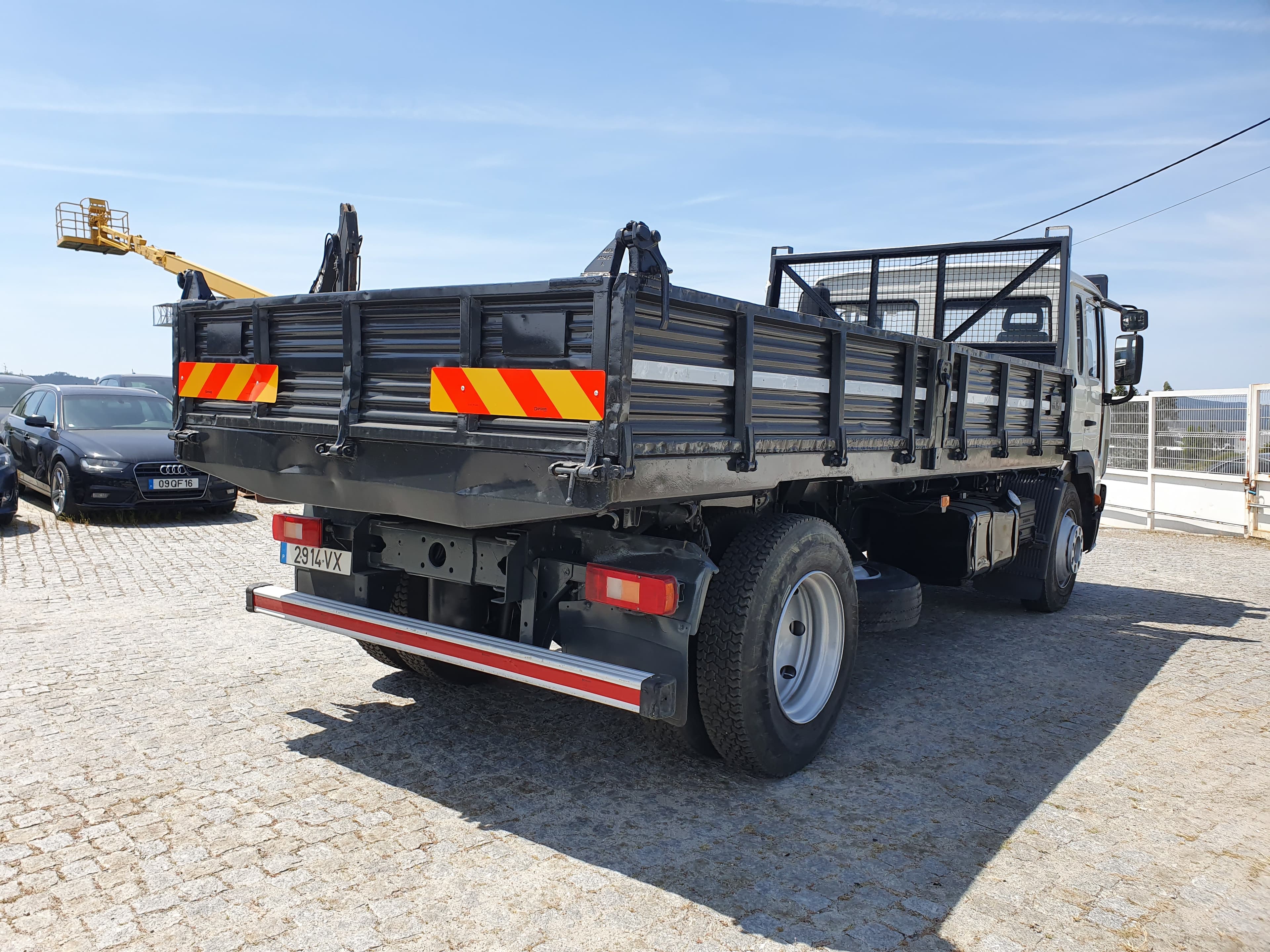 Volvo FL6 Basculante · Ano 2004 — imagem 4