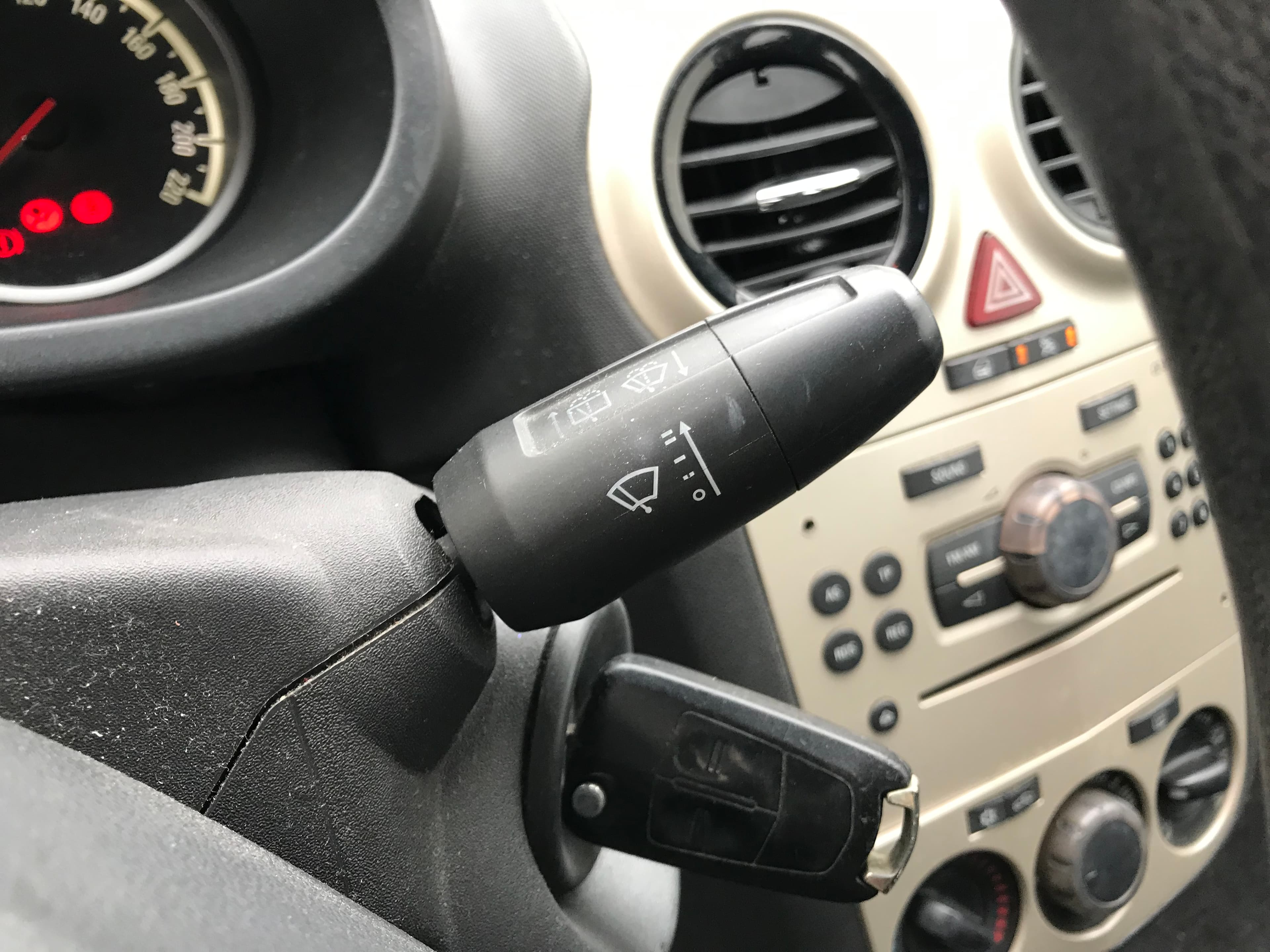 Opel Corsa 1.3 CDTI · Ano 2008 — image 29