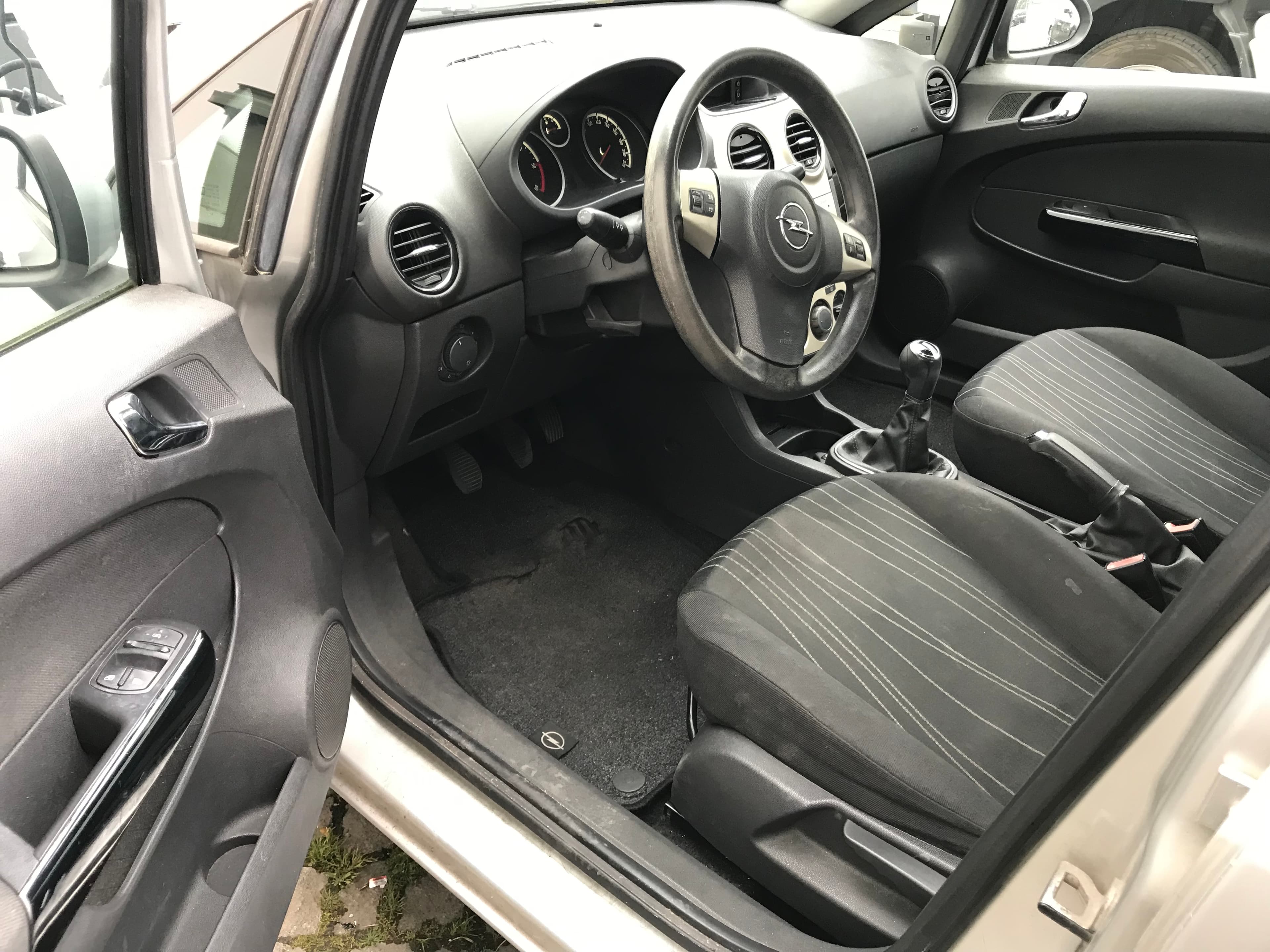 Opel Corsa 1.3 CDTI · Ano 2008 — image 20