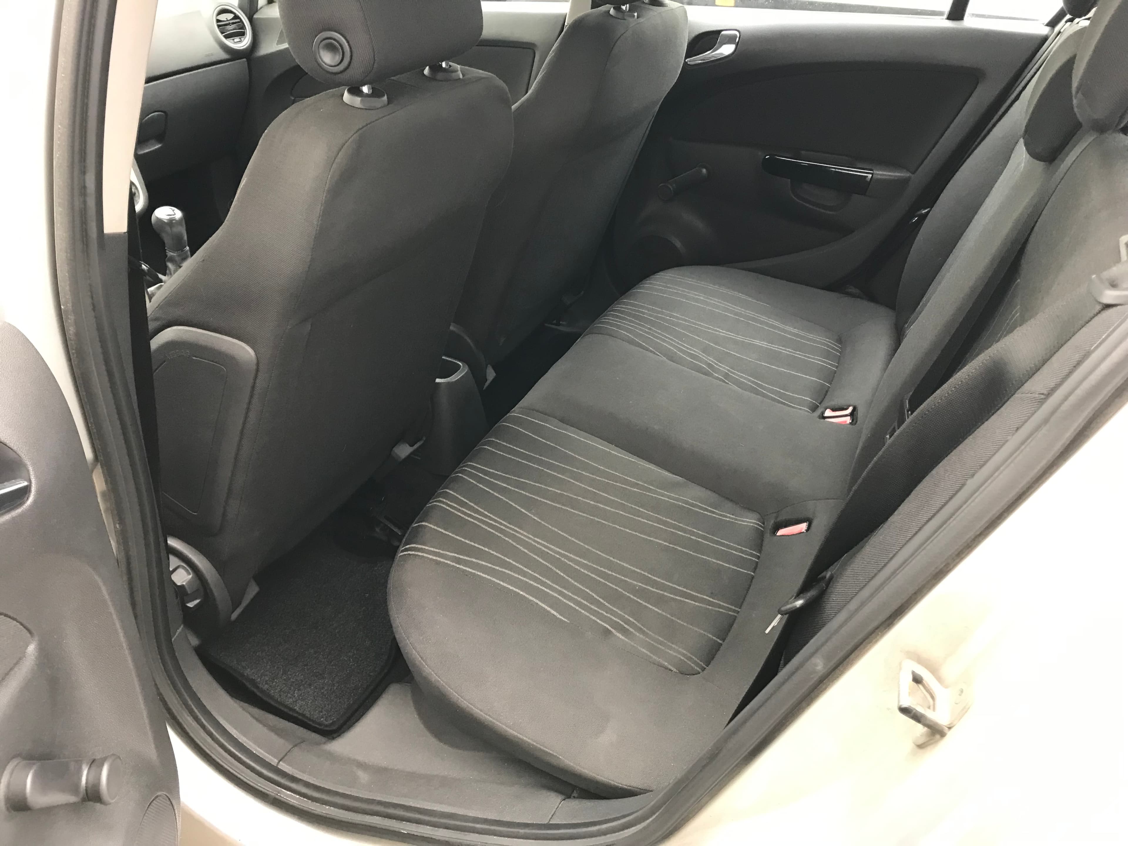 Opel Corsa 1.3 CDTI · Ano 2008 — image 22
