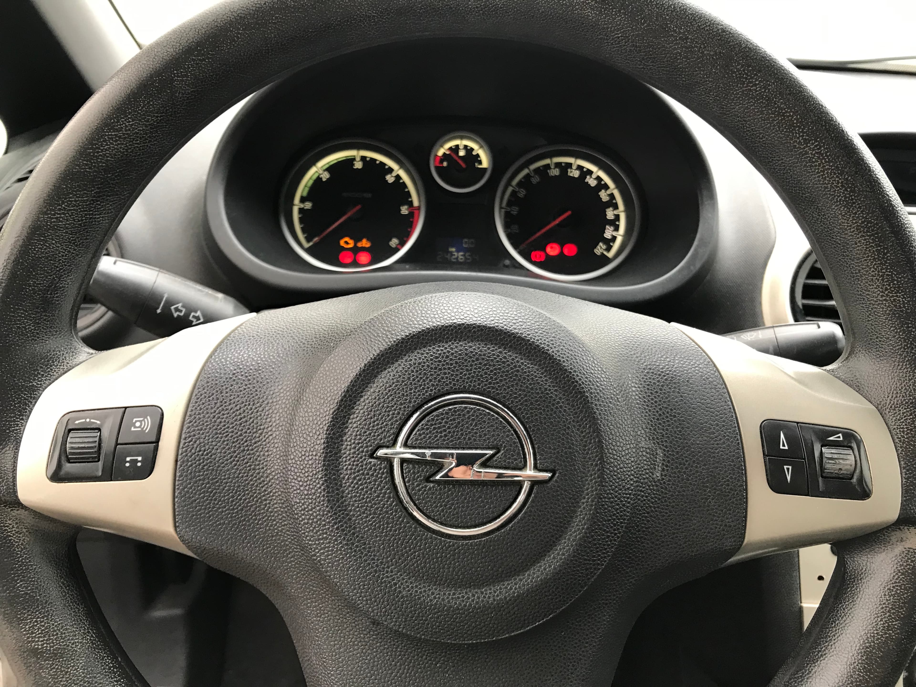 Opel Corsa 1.3 CDTI · Ano 2008 — image 28