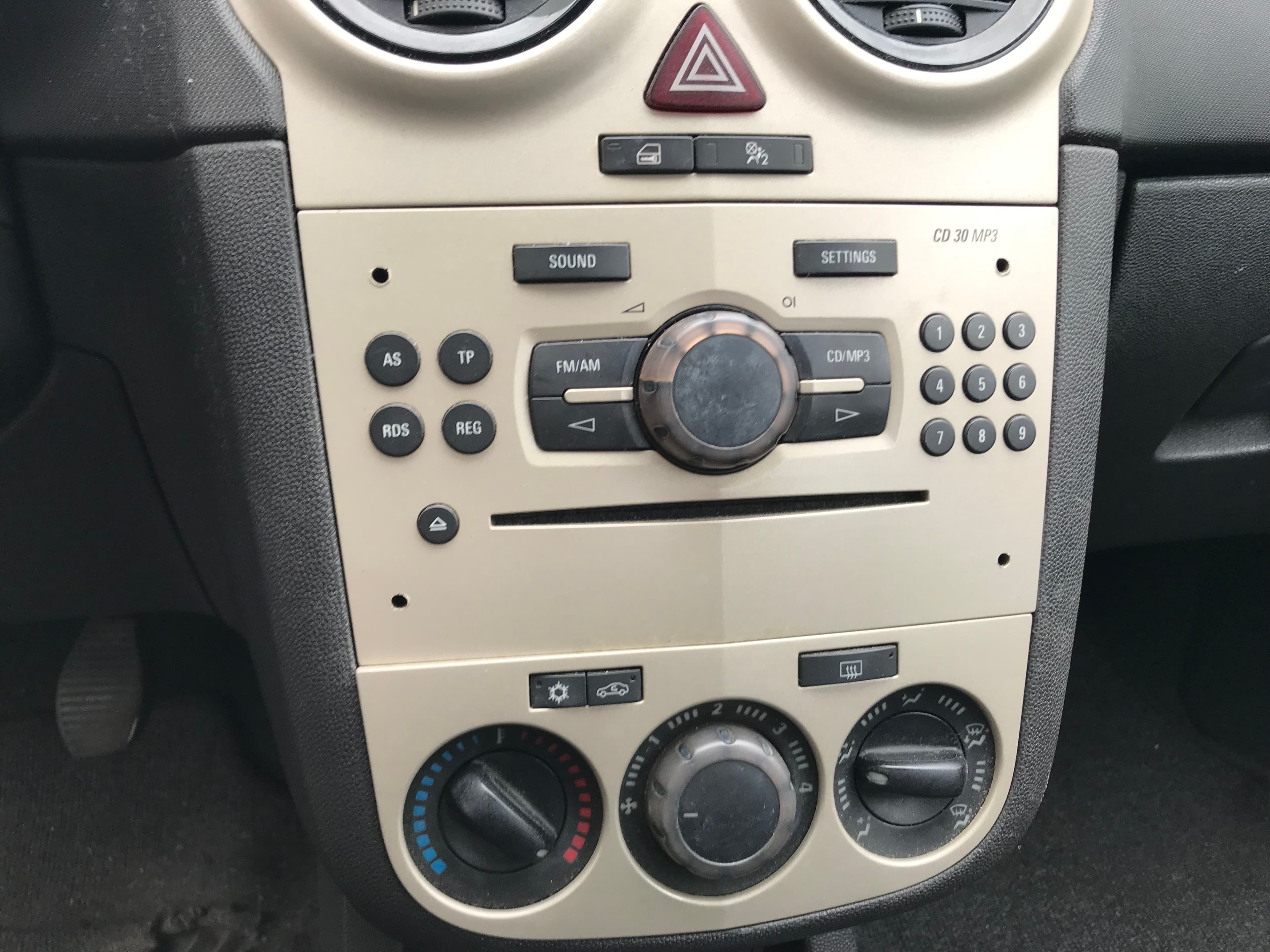 Opel Corsa 1.3 CDTI · Ano 2008 — image 30