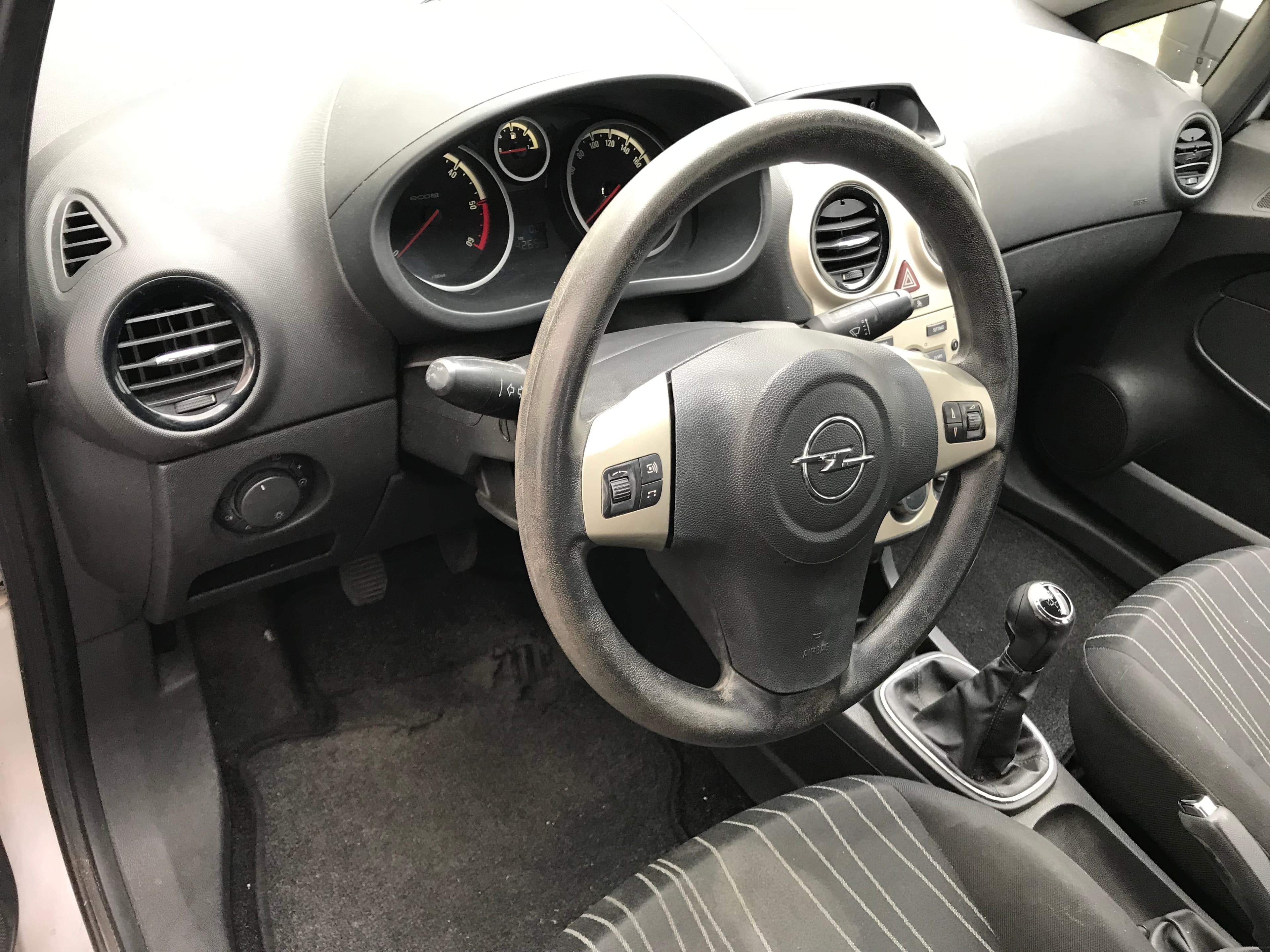 Opel Corsa 1.3 CDTI · Ano 2008 — image 25